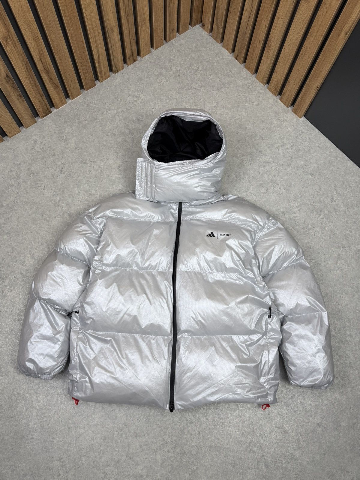 Adidas Adidas x Moon Boot Puffer Jacket Metallic Silver Size US L / EU 52-54 / 3 - 15 Thumbnail