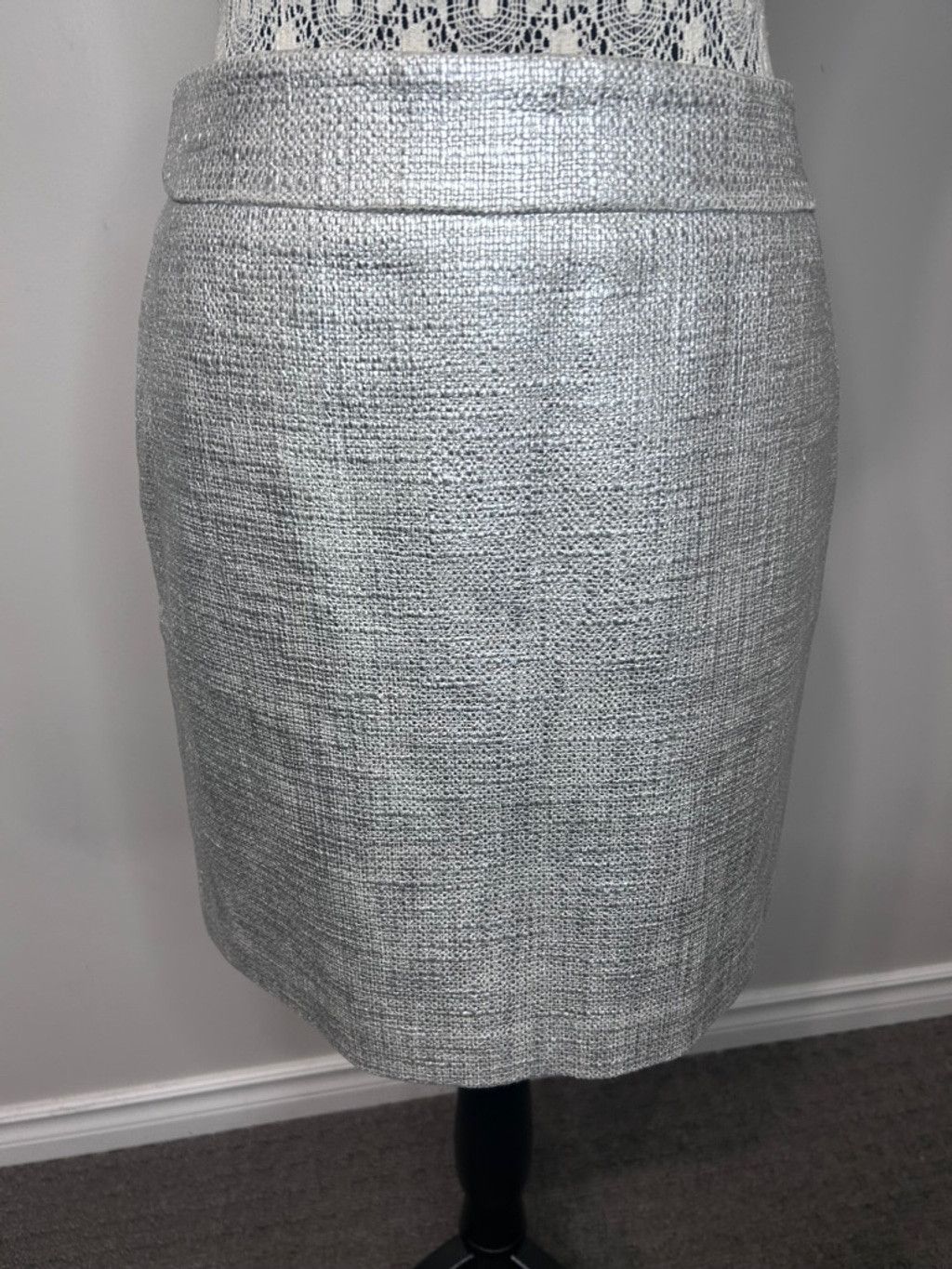 White House Black Market Women's White House Black Market silver Skirt, Size xs Size 25" / US 0 / IT 36 - 7 Thumbnail