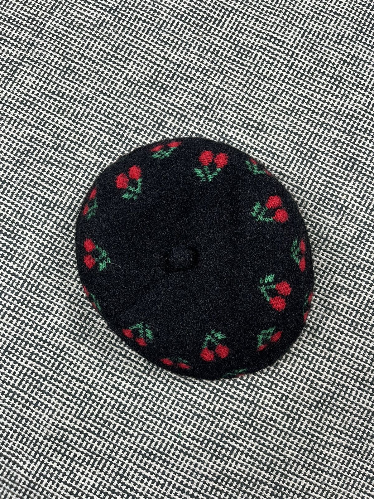 Vintage vintage cherries flat cap beret hat Kangol style France vibe Size ONE SIZE - 2 Thumbnail