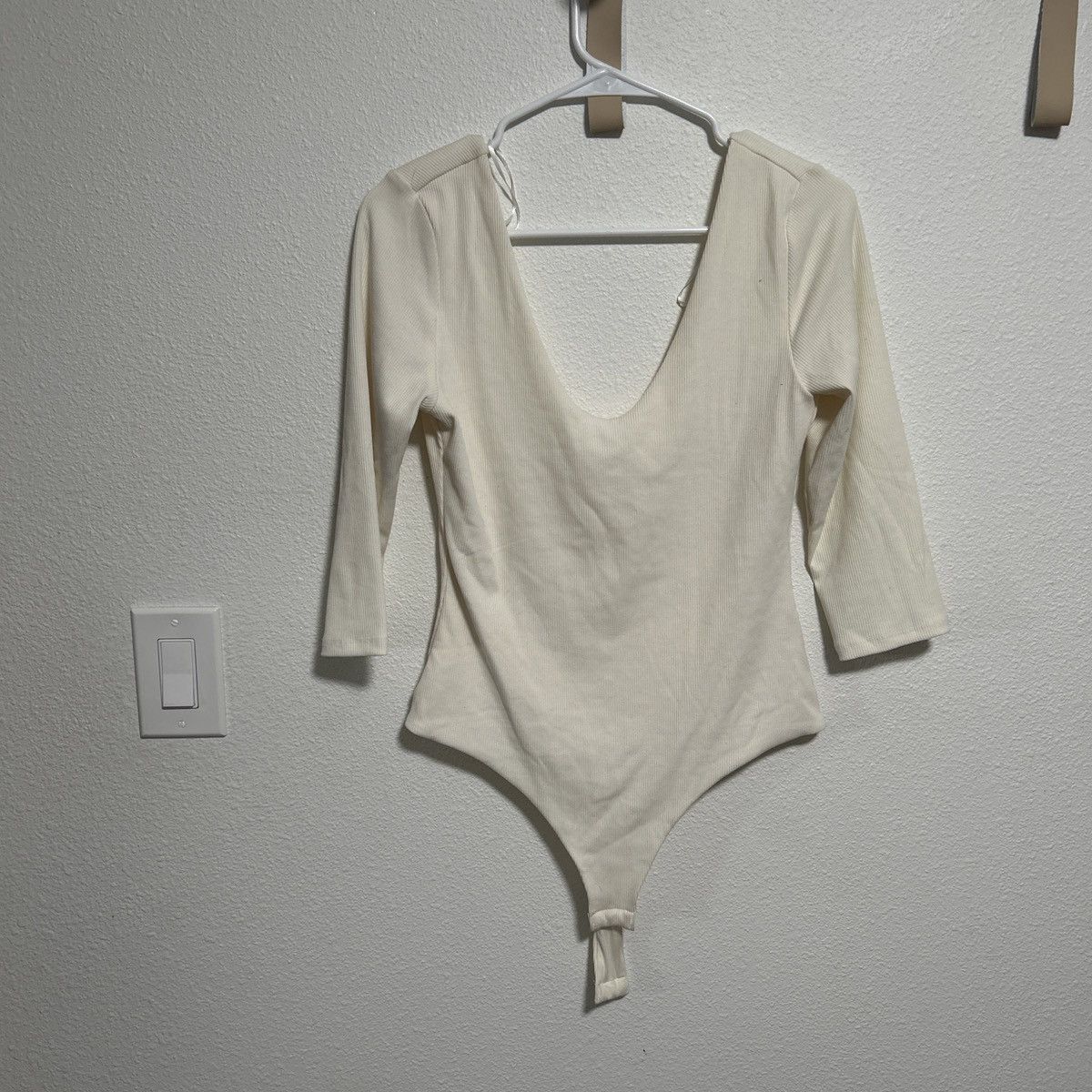 H&M H&M Woman’s Cream Body Suit in size XS Size XS / US 0-2 / IT 36-38 - 1 Thumbnail
