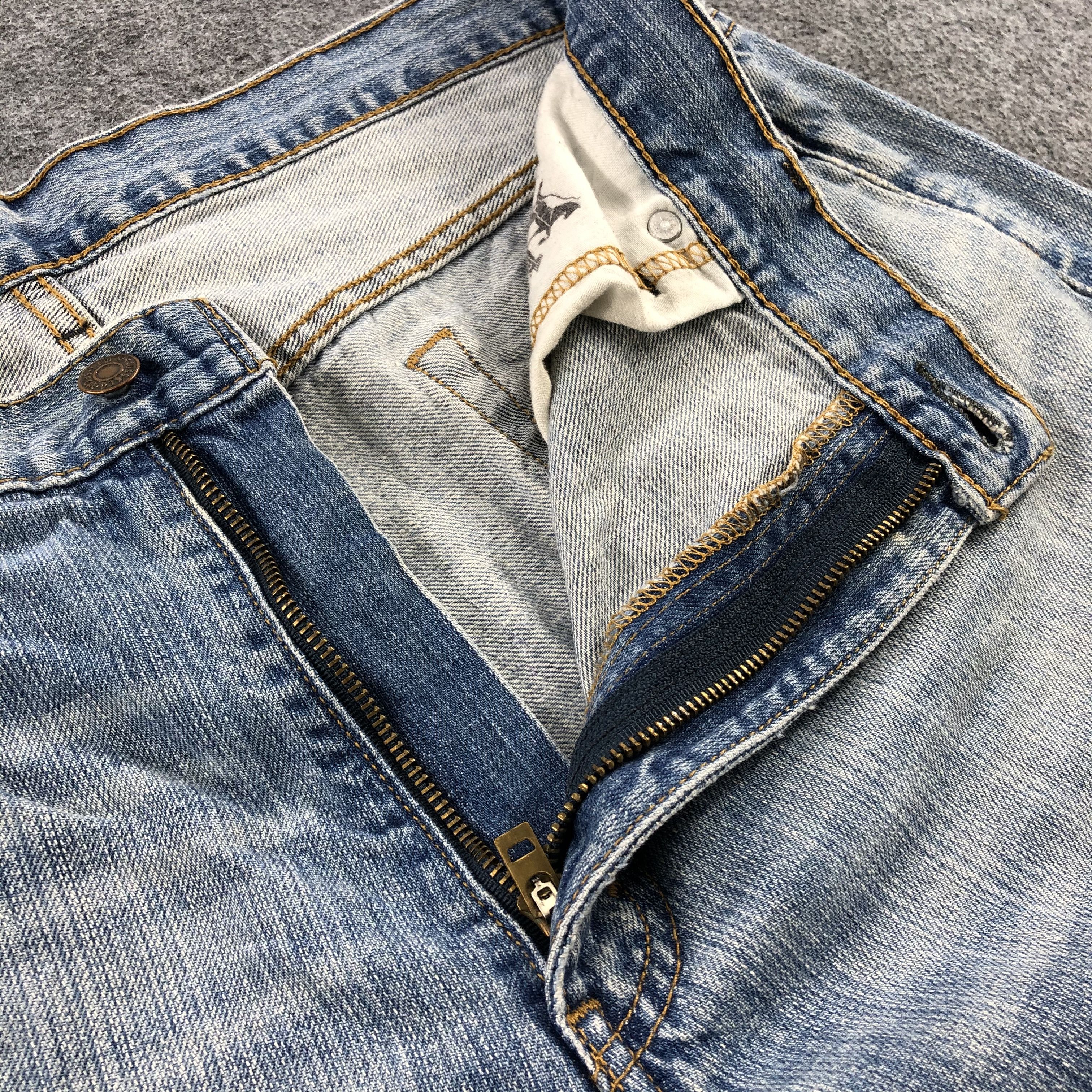 Levi's × Vintage Vintage Light Wash Levis 569 Jeans-JM1856 Size US 37 - 8 Thumbnail