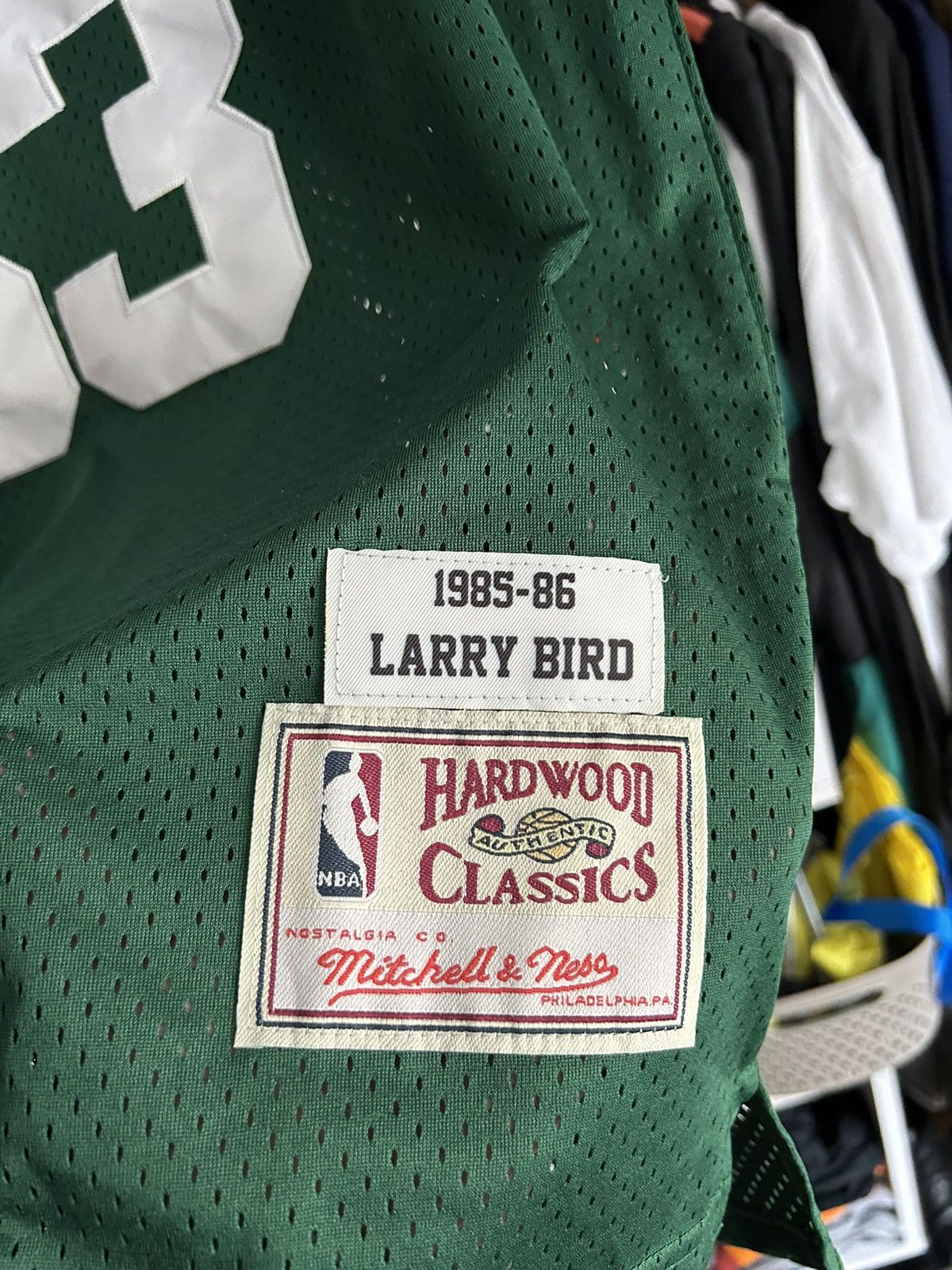 NBA Larry Bird #33 Boston Celtics Mitchell&Ness Swingman Jersey Size US L / EU 52-54 / 3 - 5 Thumbnail