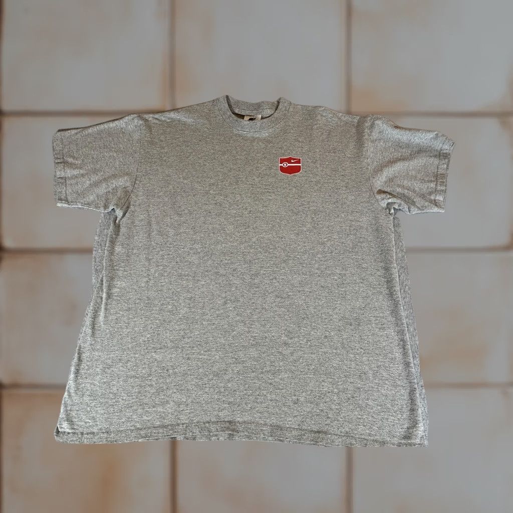 Nike VINTAGE Nike Shirt Men Large Athletics Graphic Short Sleeve 90s Retro Sportswear Cotton Polyester Gray Crew Neck Logo Size US L / EU 52-54 / 3 - 1 Thumbnail