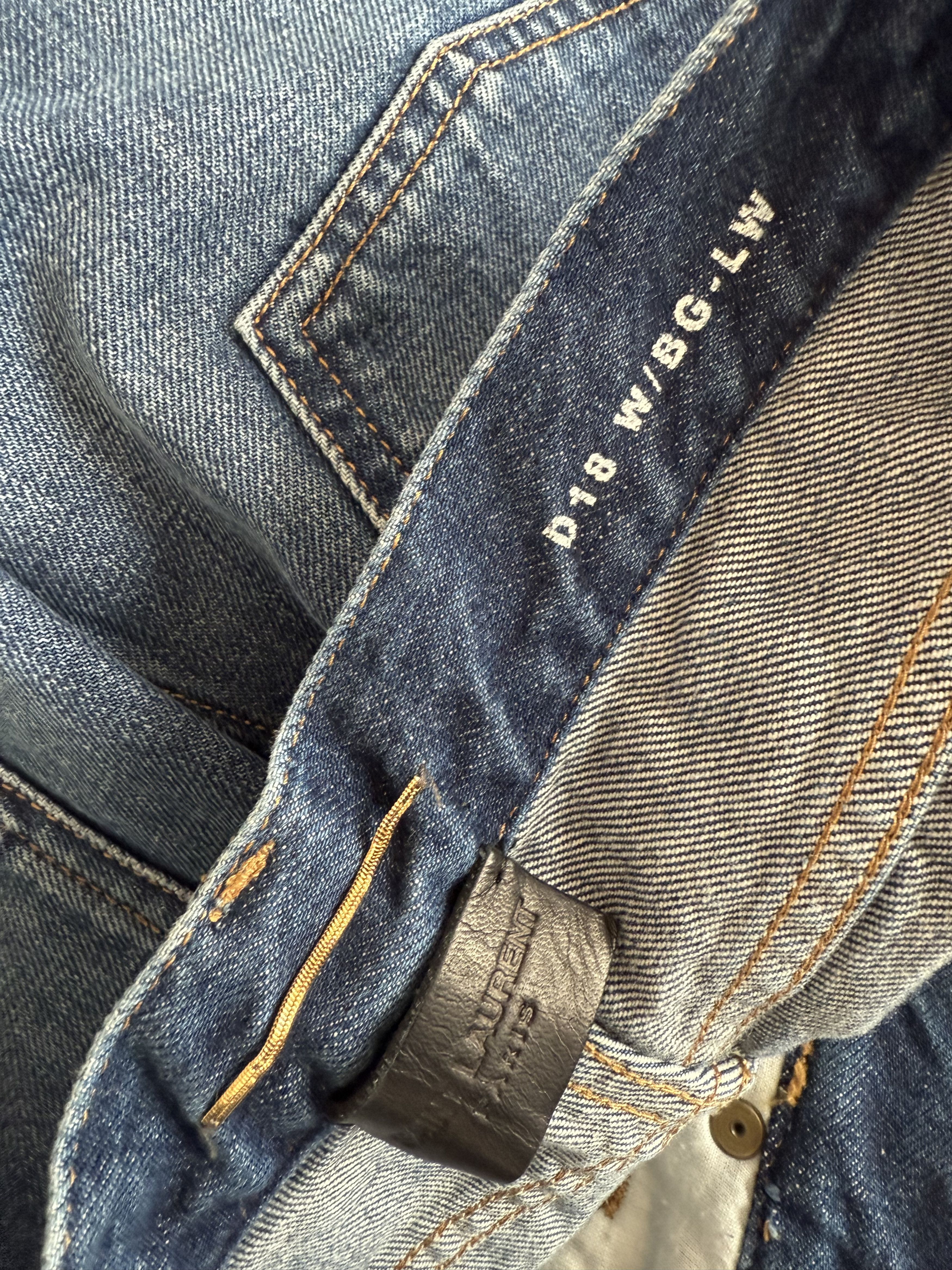 Saint Laurent Paris FW18 Saint Laurent Straight Fit D18 Jeans Size 26" / US 2 / IT 38 - 11 Thumbnail