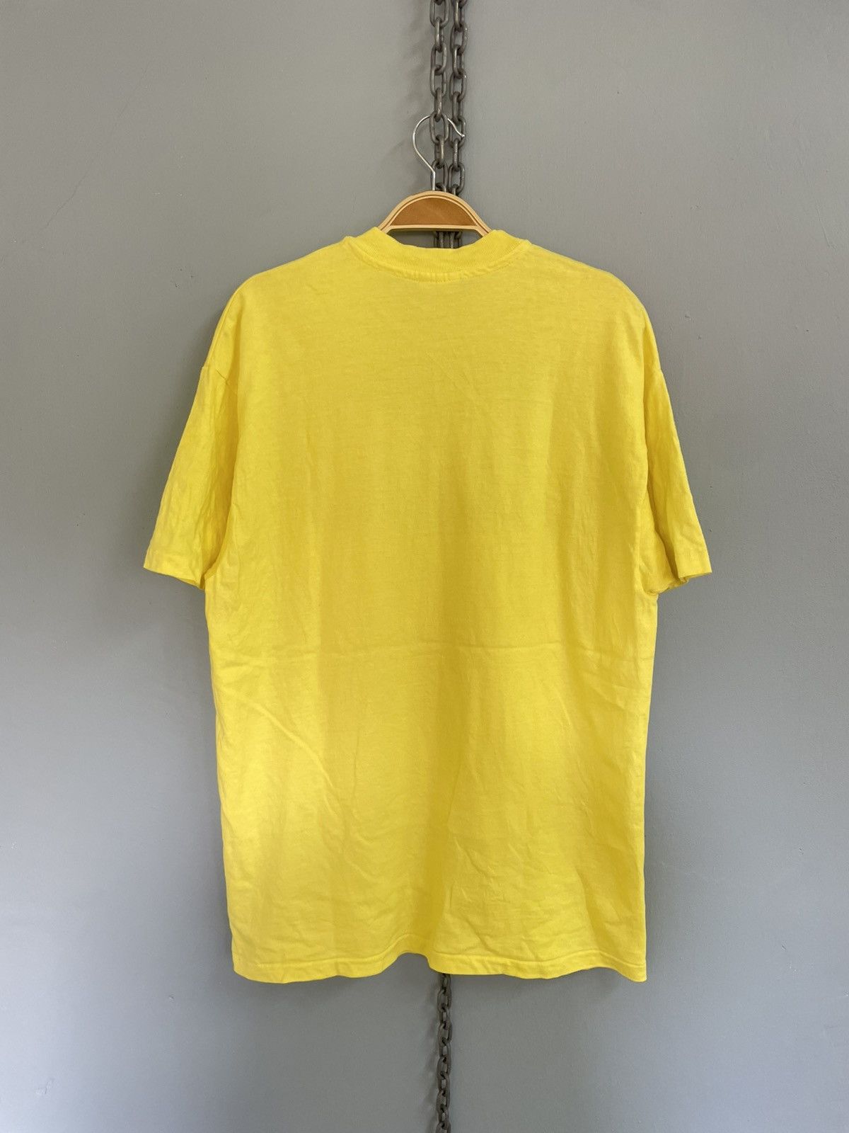 Vintage Vintage 90s The Running Shot football t shirt Size US XL / EU 56 / 4 - 2 Thumbnail