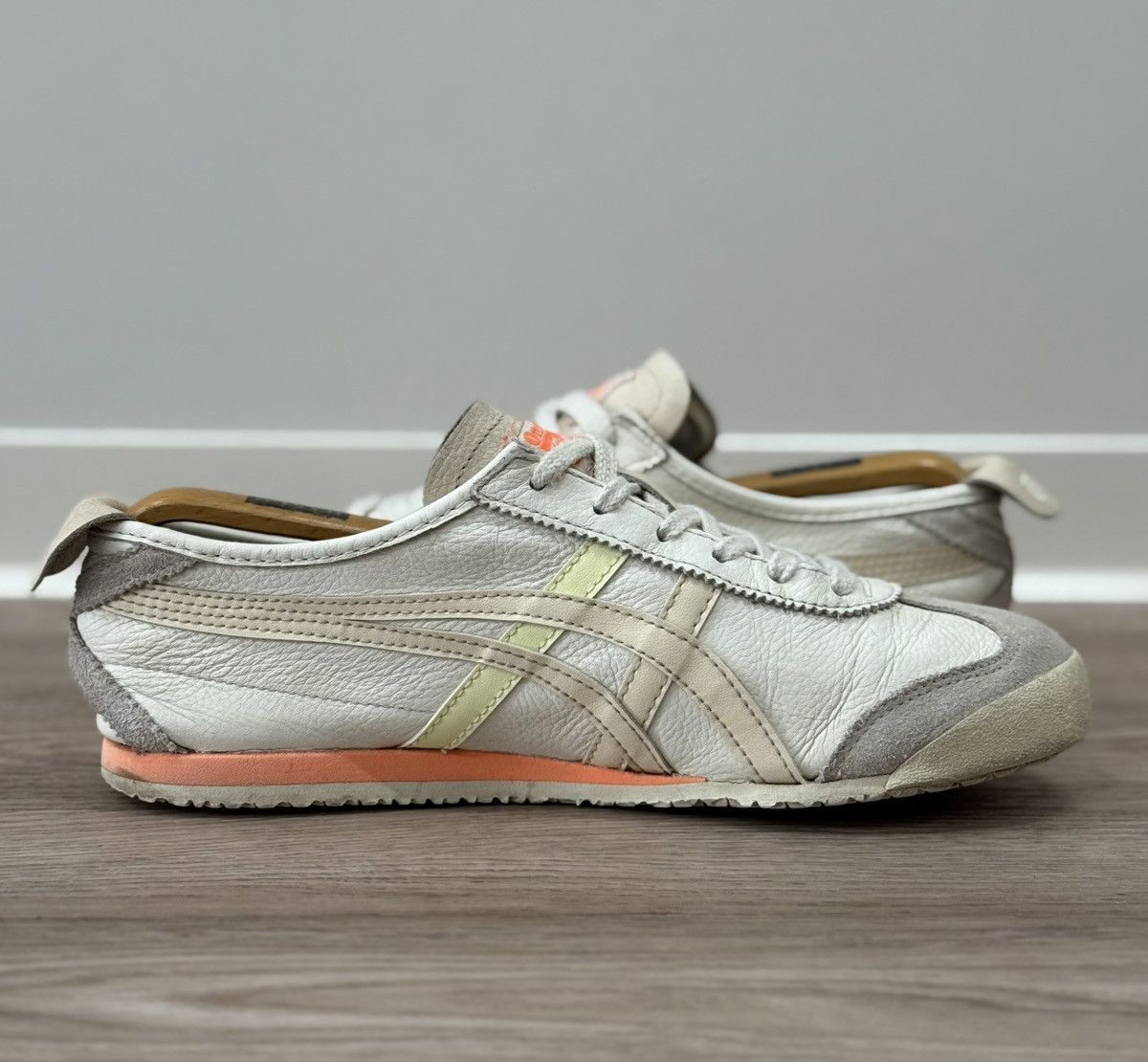 Asics Vintage Asics Onitsuka Tiger Leather Sneakers Size US 9 / IT 39 - 5 Thumbnail