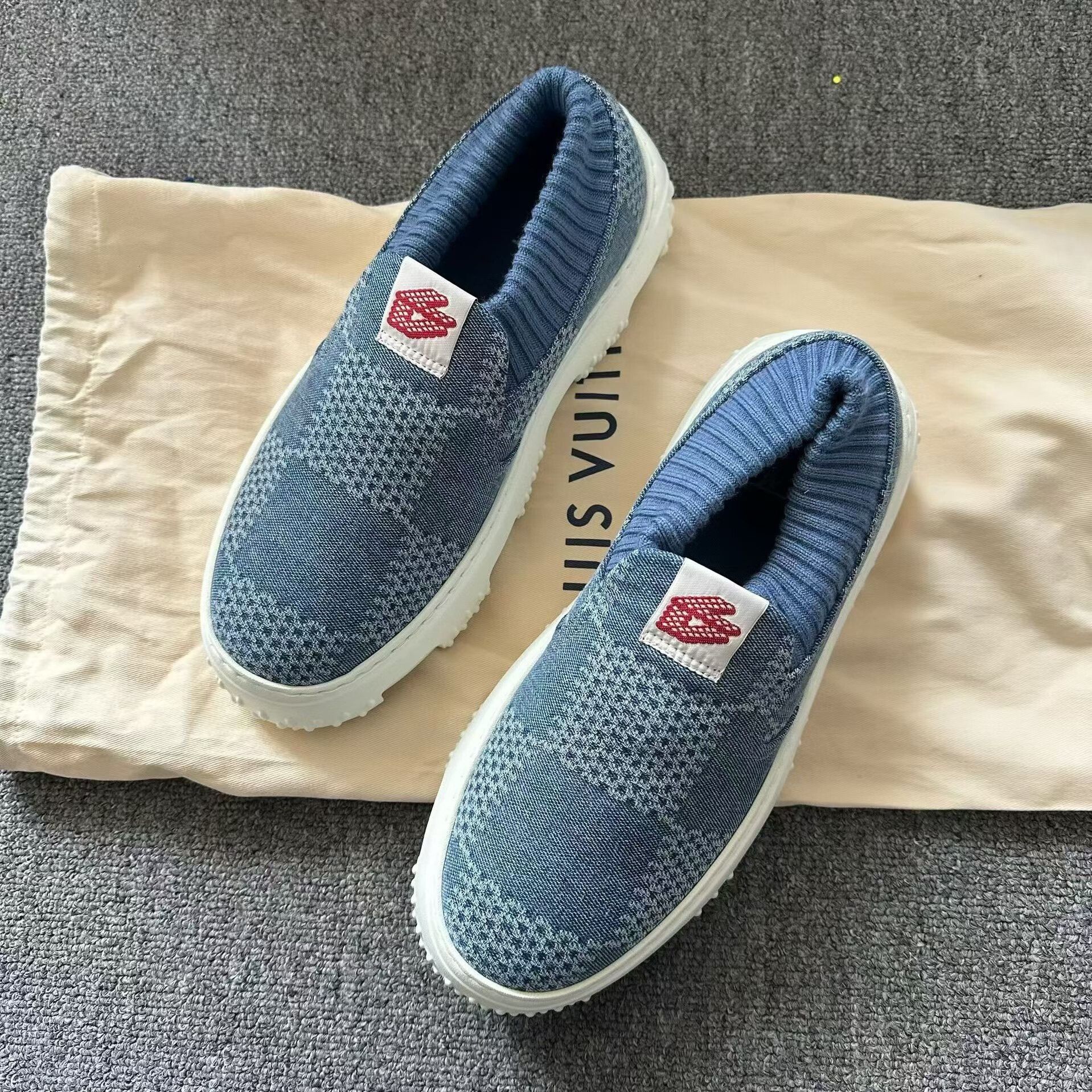 Louis Vuitton Louis Vuitton Lowtop Sneakers 7 Men Size US 7 / EU 40 - 1 Thumbnail