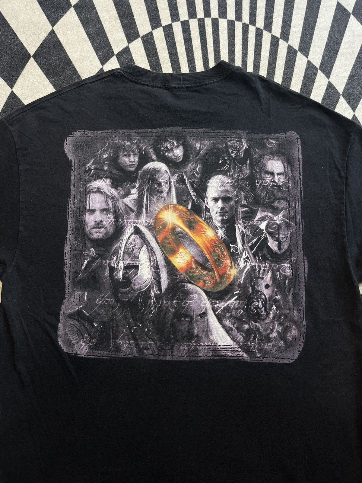 Vintage Vintage The Lord of The Rings The Two Towers 2002’s Tshirt Size US XL / EU 56 / 4 - 6 Thumbnail