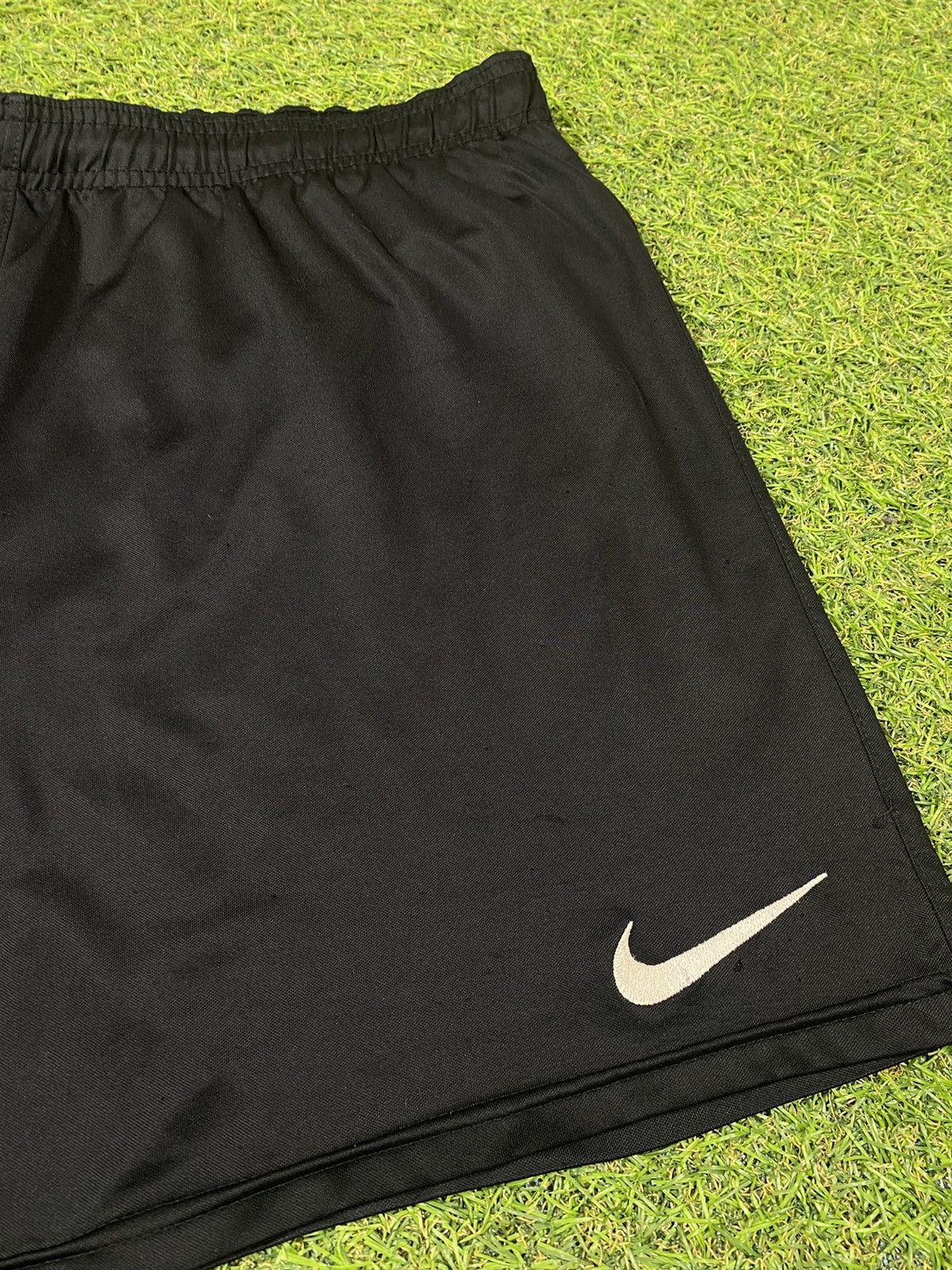 Nike Vintage Nike shorts streetwear swoosh casual y2k size XL Size US 36 / EU 52 - 2 Thumbnail
