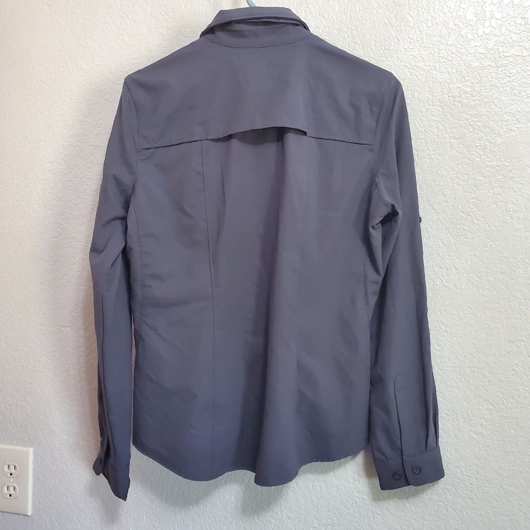 Vintage REI Shirt Women S Plum Roll Tab Polyester Fishing Hiking Vented Zipper Pockets Size S / US 4 / IT 40 - 2 Thumbnail