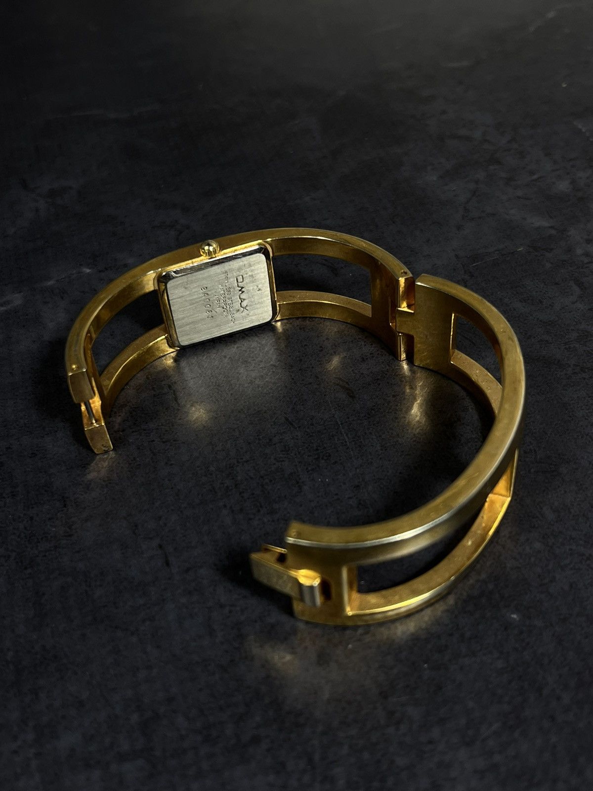 Japanese Brand Omax Gold Cuff Watch, Minimalist Design, Japanese Quartz Size ONE SIZE - 8 Thumbnail