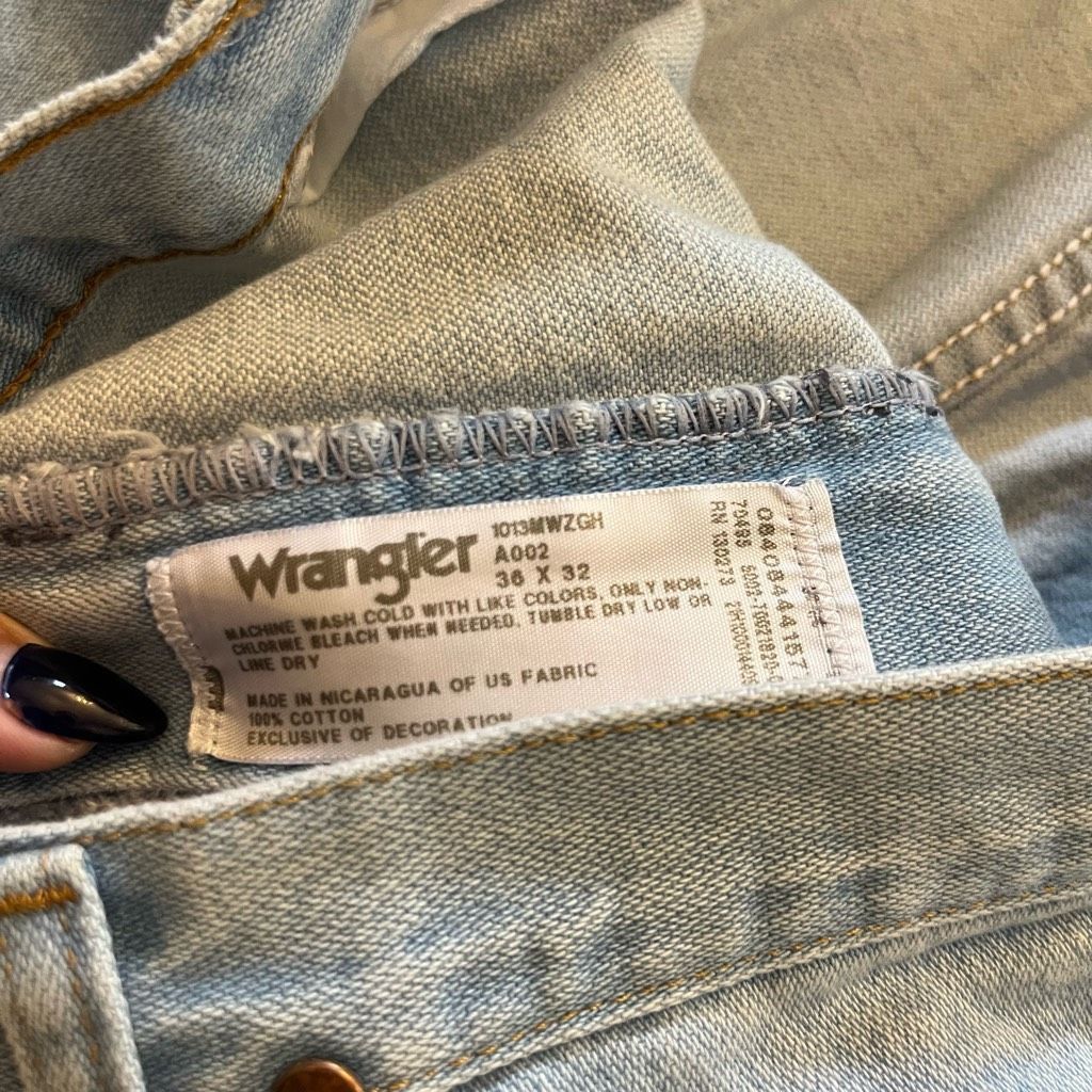 Wrangler Vintage Wrangler Light Wash Denim Cargo Jeans Men 36x32 Size US 36 / EU 52 - 4 Thumbnail