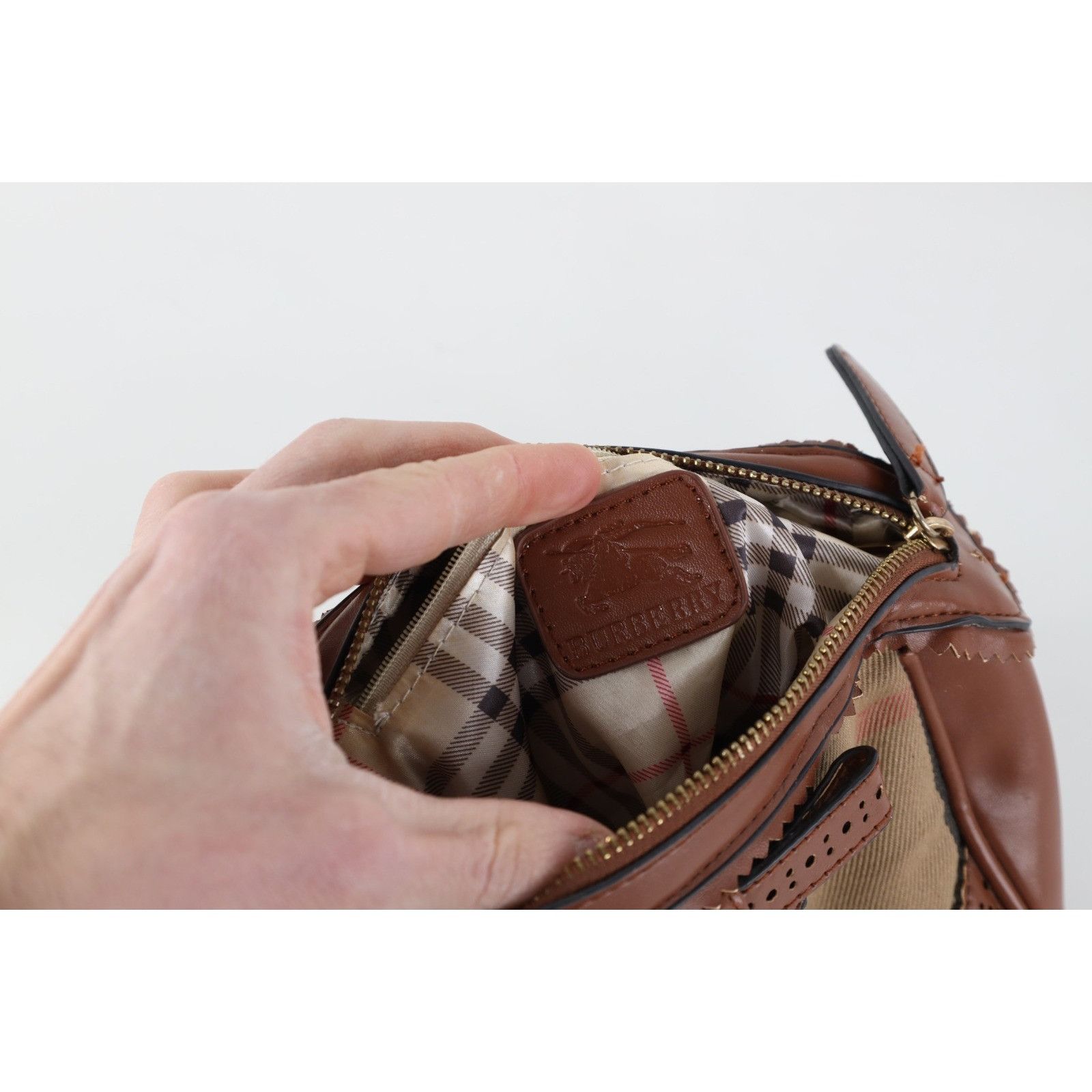 Burberry Vintage Burberry Prorsum Novacheck Plaid Toiletry Bag Size ONE SIZE - 8 Thumbnail