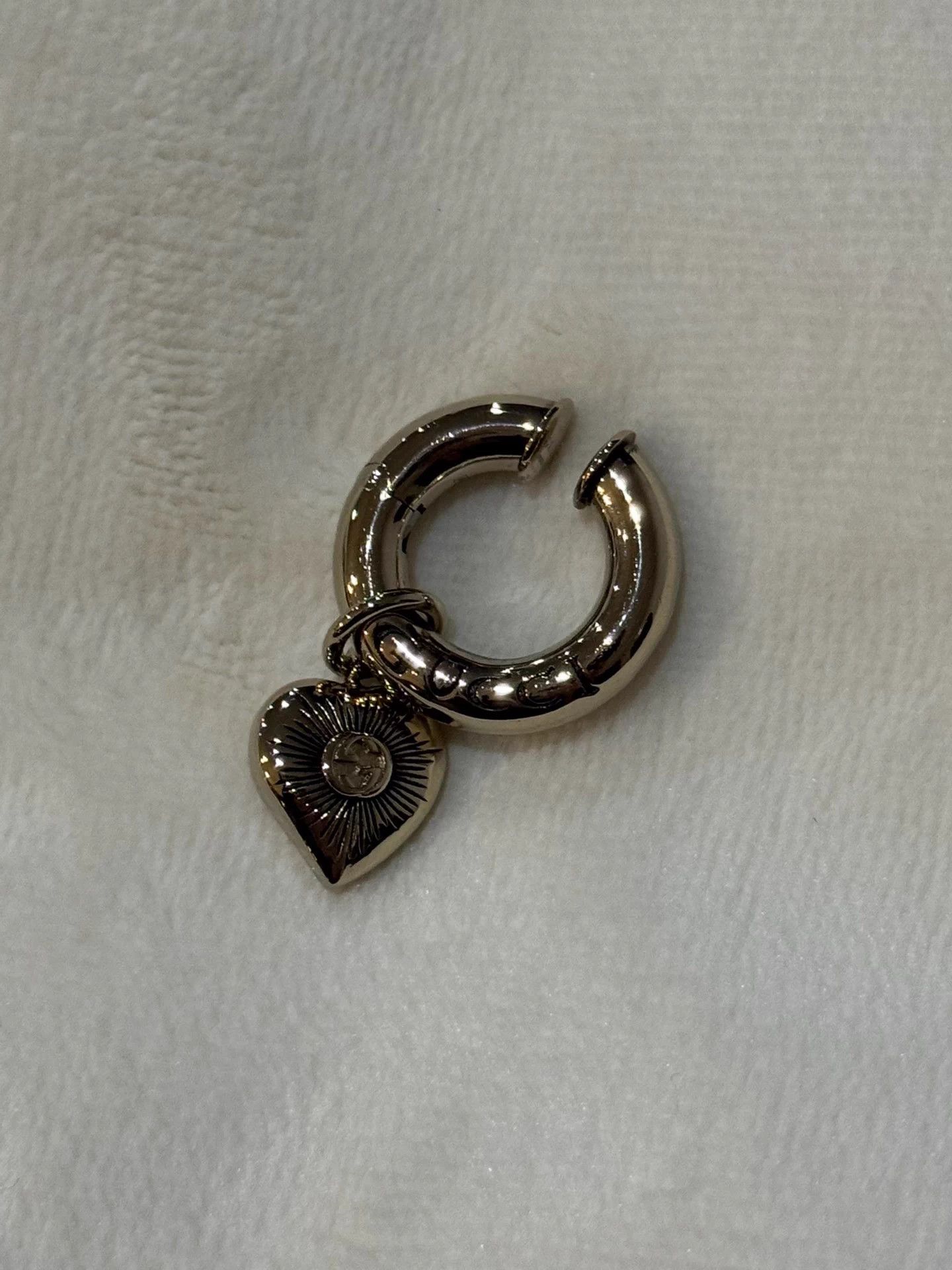 Gucci Gucci Gold Heart Ear Clips New Size ONE SIZE - 1 Thumbnail