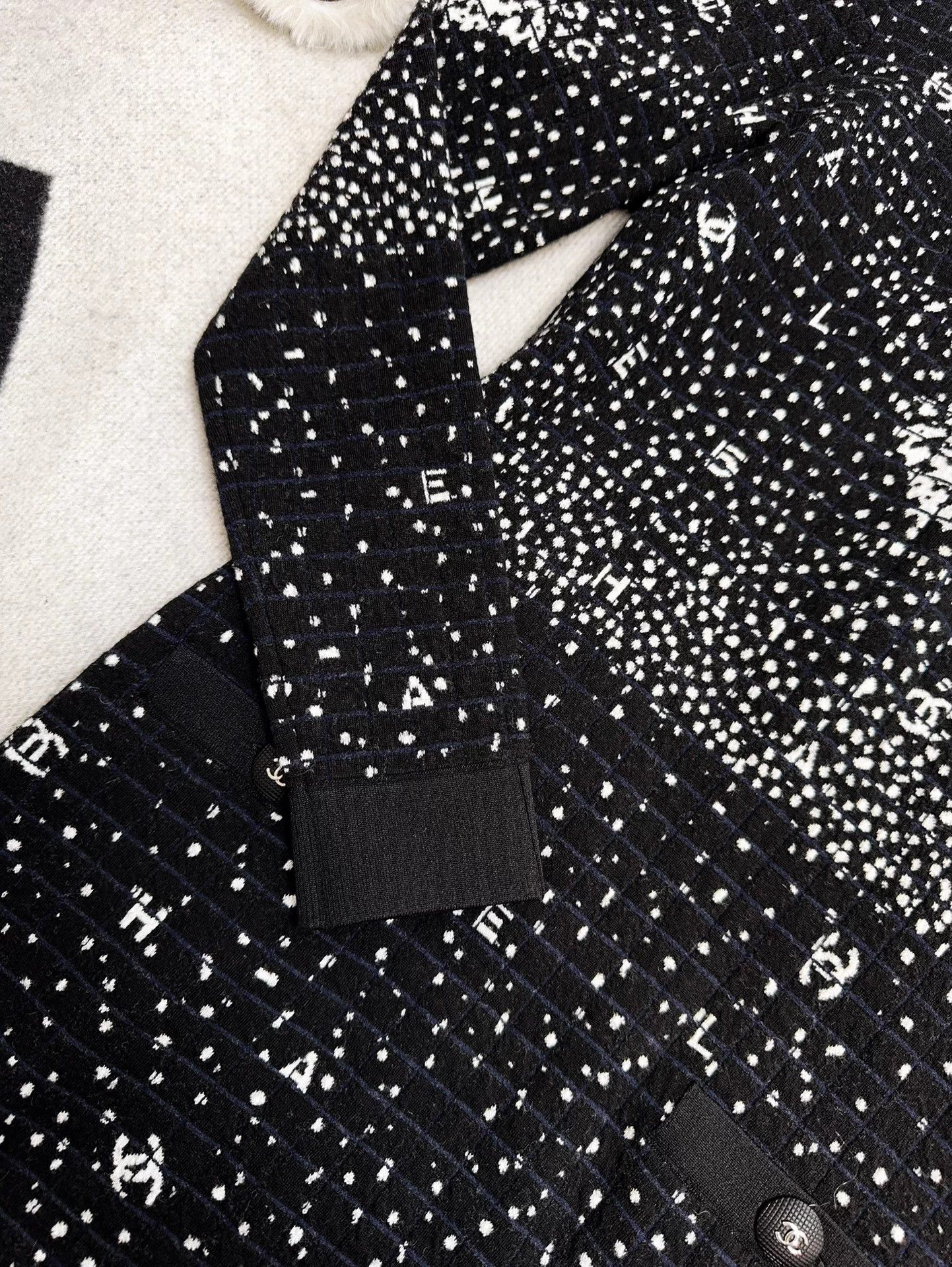 Chanel CHANEL 20n Cocow Ski Crystal Double C Knit LS Dress 36 New Size XS / US 0-2 / IT 36-38 - 5 Thumbnail