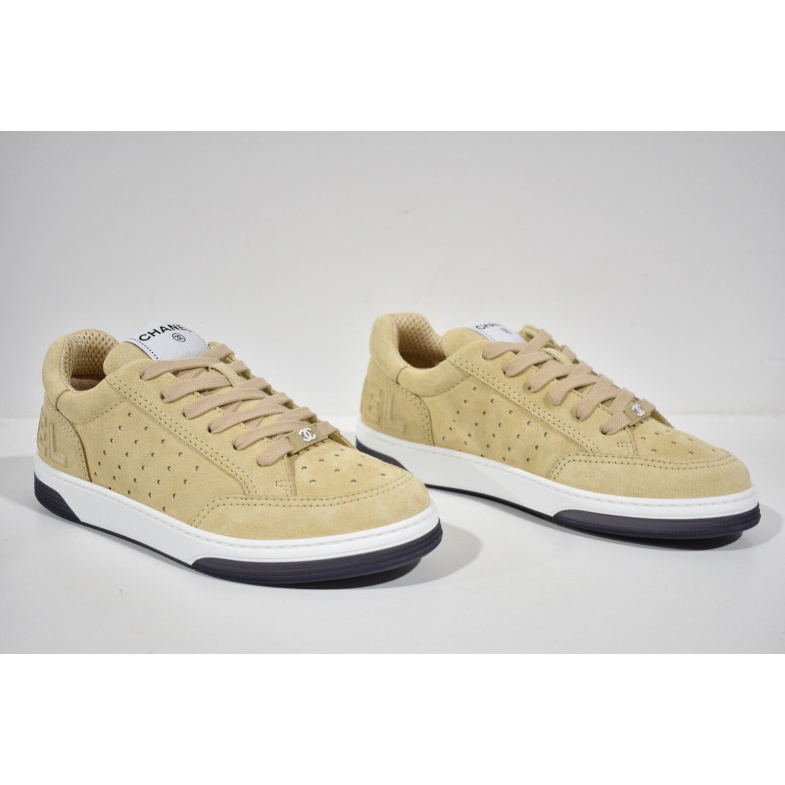 Chanel 22A Suede CC Logo Flat Lace Up Runner Trainer Sneaker 36.5 Size US 6.5 / IT 36.5 - 3 Thumbnail