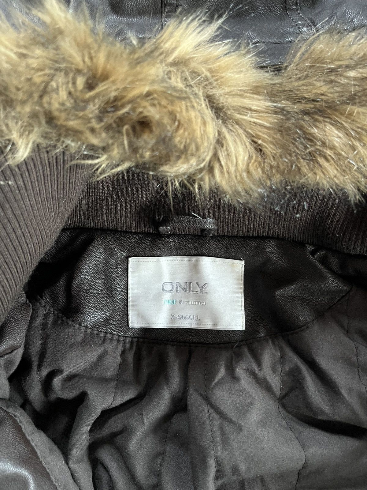 Japanese Brand 00s Faux Fur Hooded Y2K Bondage Straps Bomber Jacket XS Size XS / US 0-2 / IT 36-38 - 9 Thumbnail