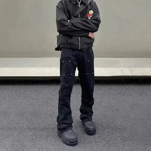 Jean Black riveted slim straight-leg cargo pants Size US 32 / EU 48 - 3 Thumbnail
