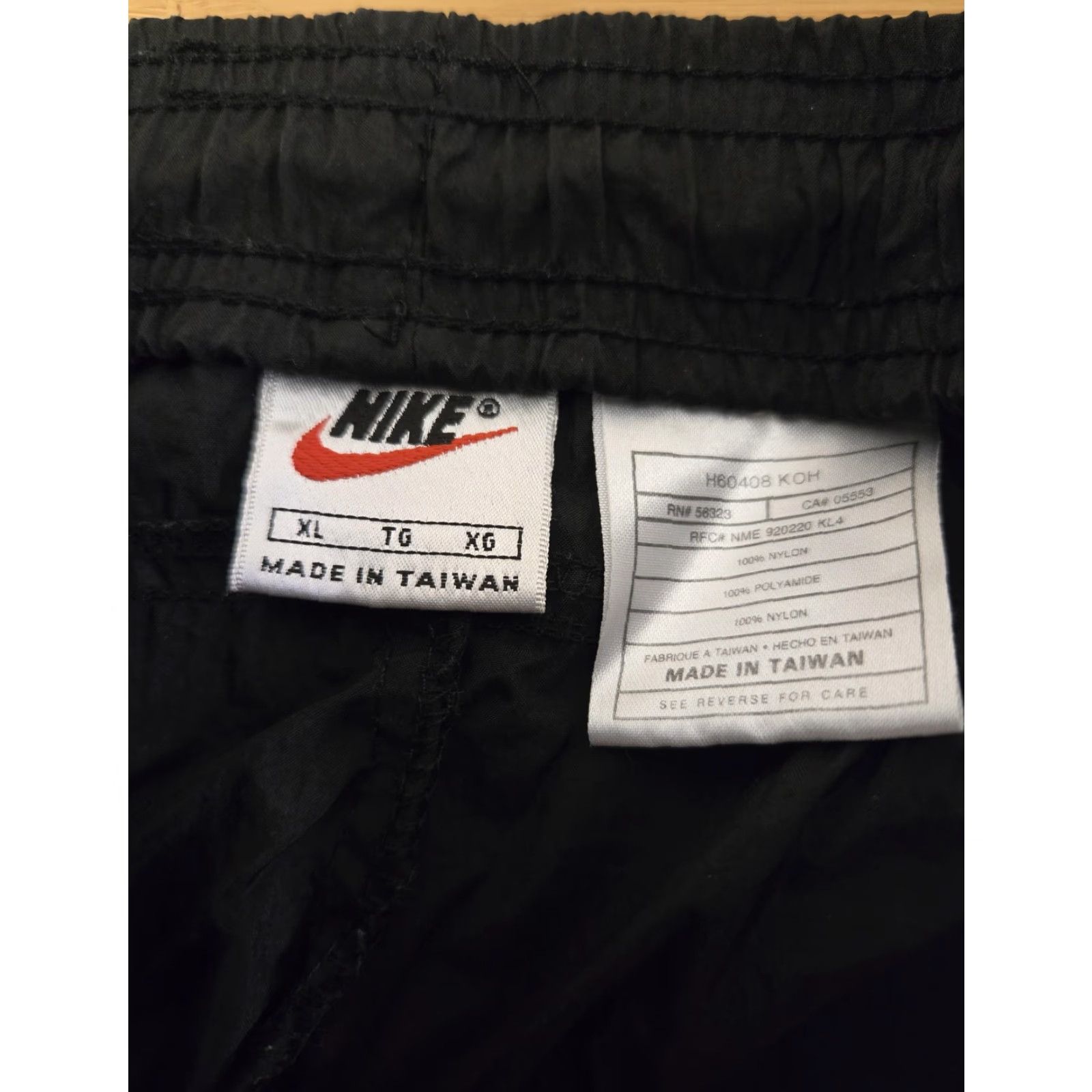 Nike VINTAGE Nike Pants Mens XL Black Nylon Track Windbreaker Warm Up Swoosh 90s Size US 36 / EU 52 - 6 Thumbnail