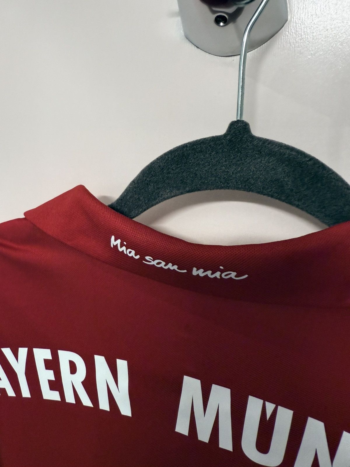 Adidas Bayern Munich Red Collar Jersey Kit Size US L / EU 52-54 / 3 - 4 Thumbnail