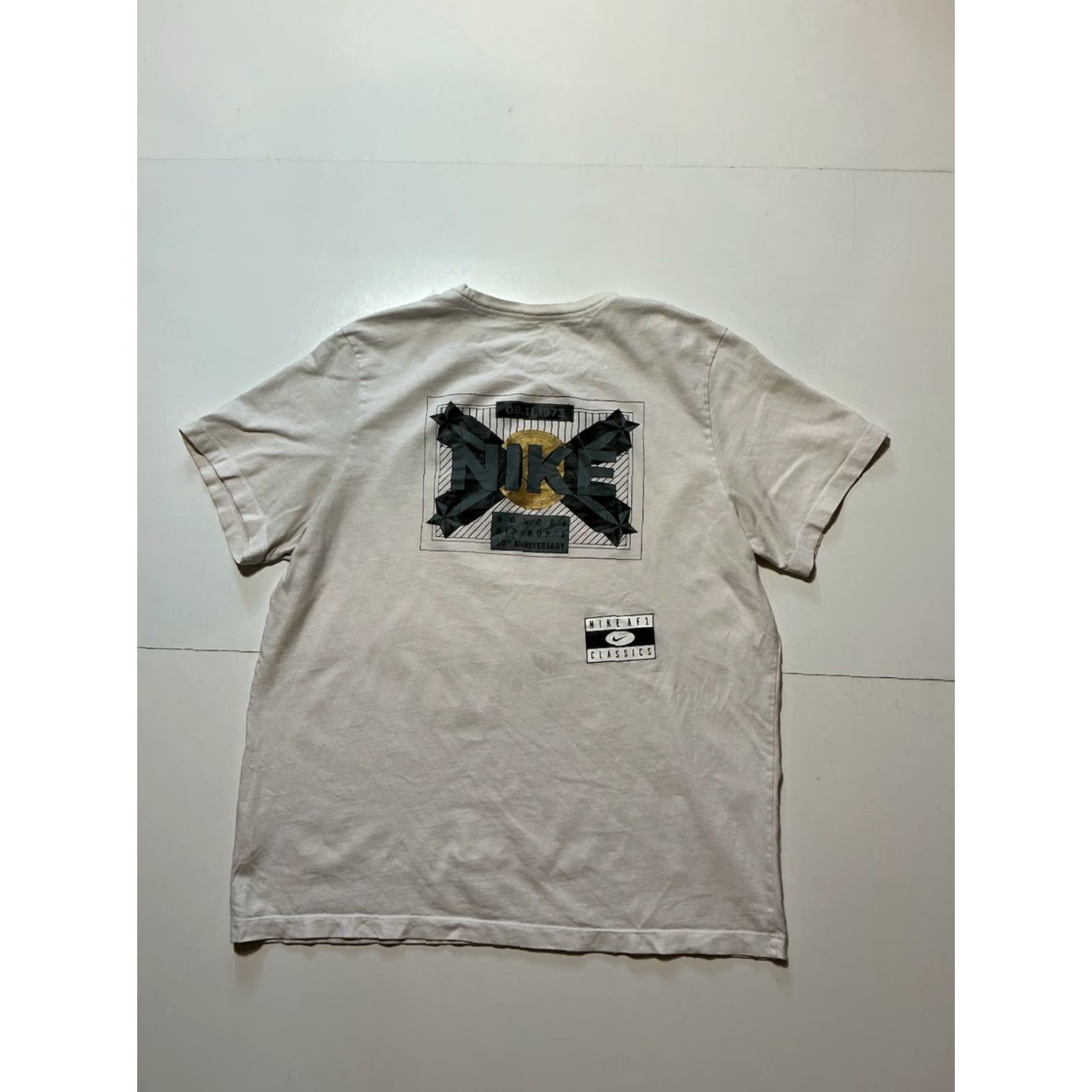 Nike VINTAGE Nike Sportswear Honors Hip Hop 50th Anniversary Graphic White T-Shirt XL Men Size US XL / EU 56 / 4 - 4 Thumbnail