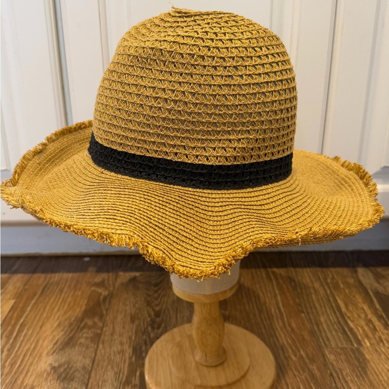 Target Basics Target tan straw brimmed hat black trim Size ONE SIZE - 3 Thumbnail