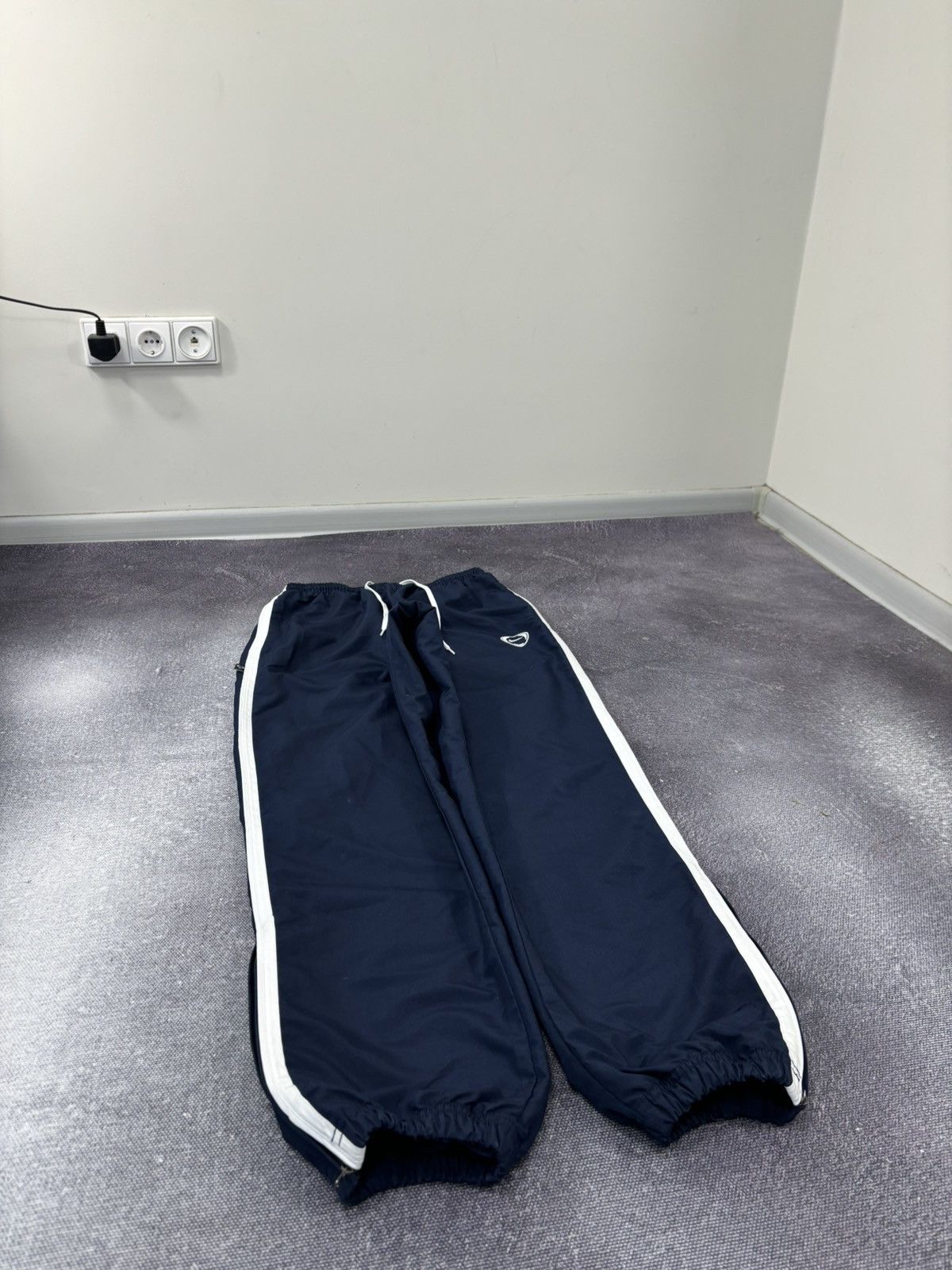 Nike Vintage Nike Y2K Navy/White Hype Nylon Baggy Track Pants Size US 32 / EU 48 - 3 Thumbnail