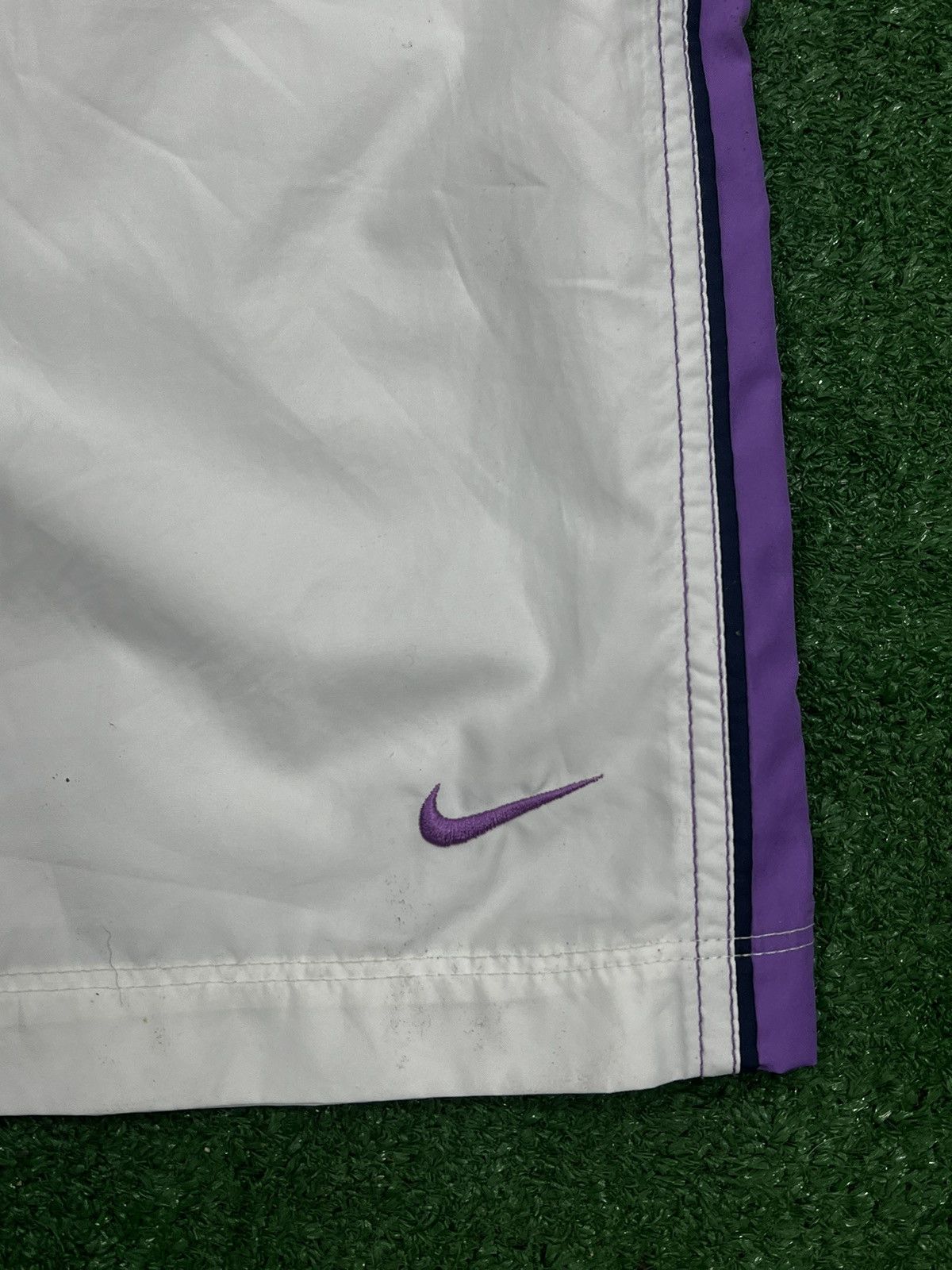 Nike Vintage Y2k Nike Silver Tag Swoosh Side Stripe Joggers Size 38" / US 16 / IT 52 - 4 Thumbnail