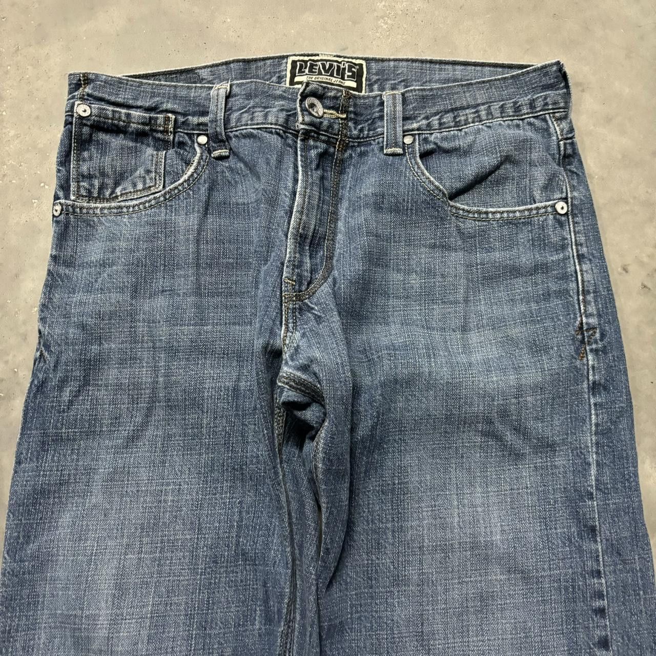 Levi's × Vintage Crazy Vintage Y2K/2000s Grunge Levi’s Medium Wash Essential Denim Jeans! Size US 34 / EU 50 - 5 Thumbnail