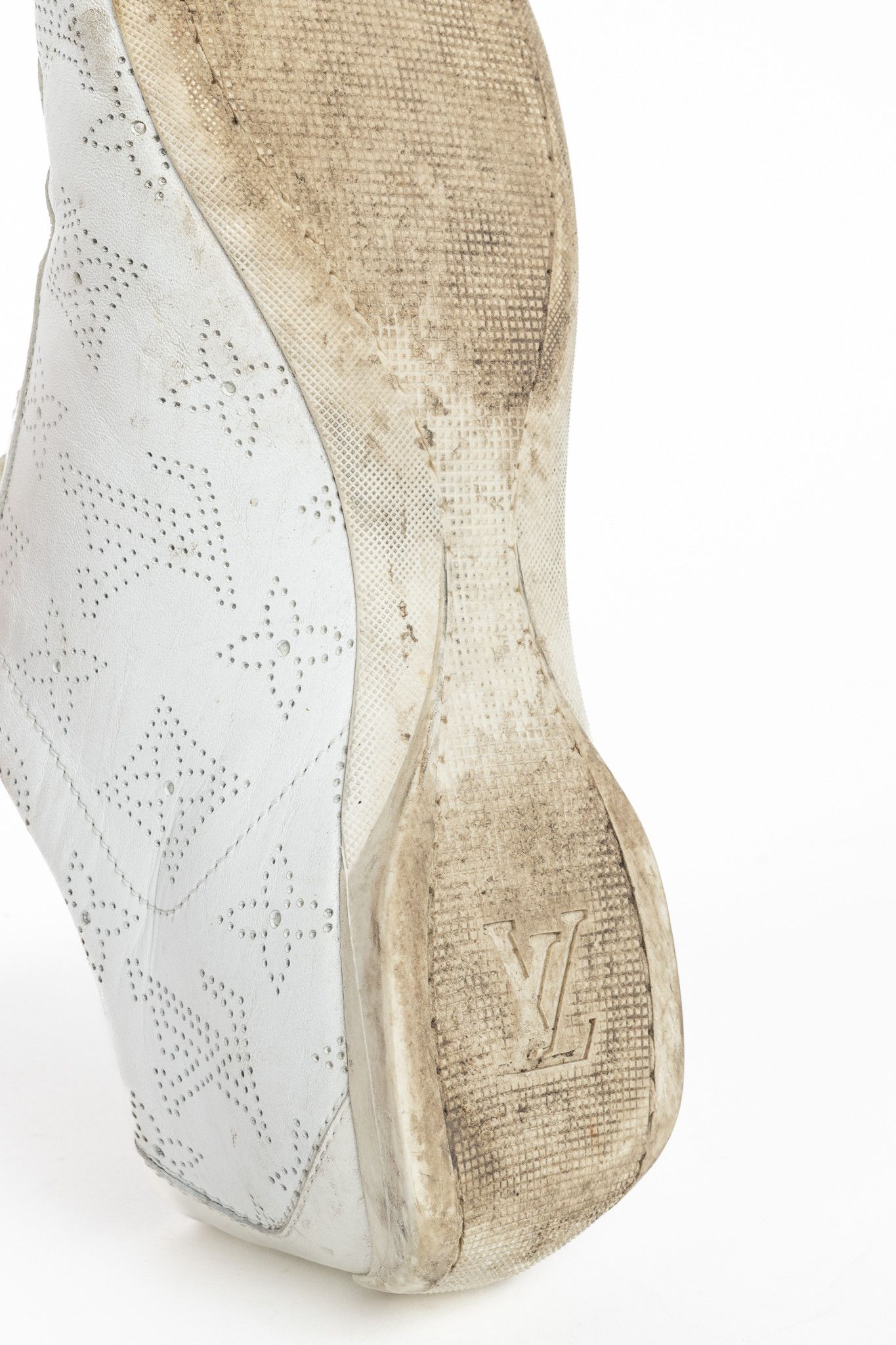 Louis Vuitton Louis Vuitton Mahina Perforated Monogram Leather Sneakers Size US 8.5 / IT 38.5 - 5 Thumbnail