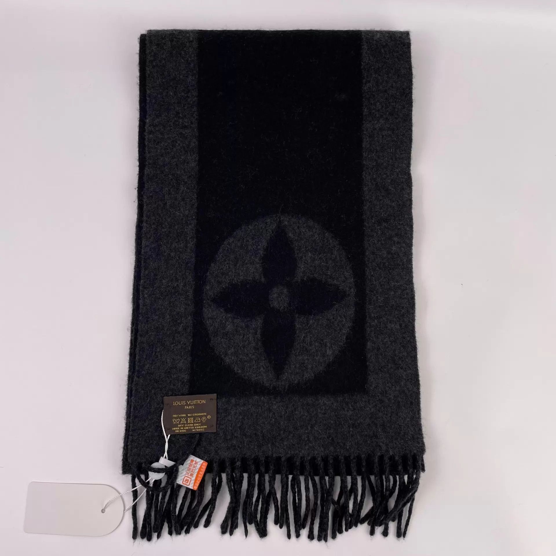 Louis Vuitton LV Black Embossed Scarf Size ONE SIZE - 6 Thumbnail