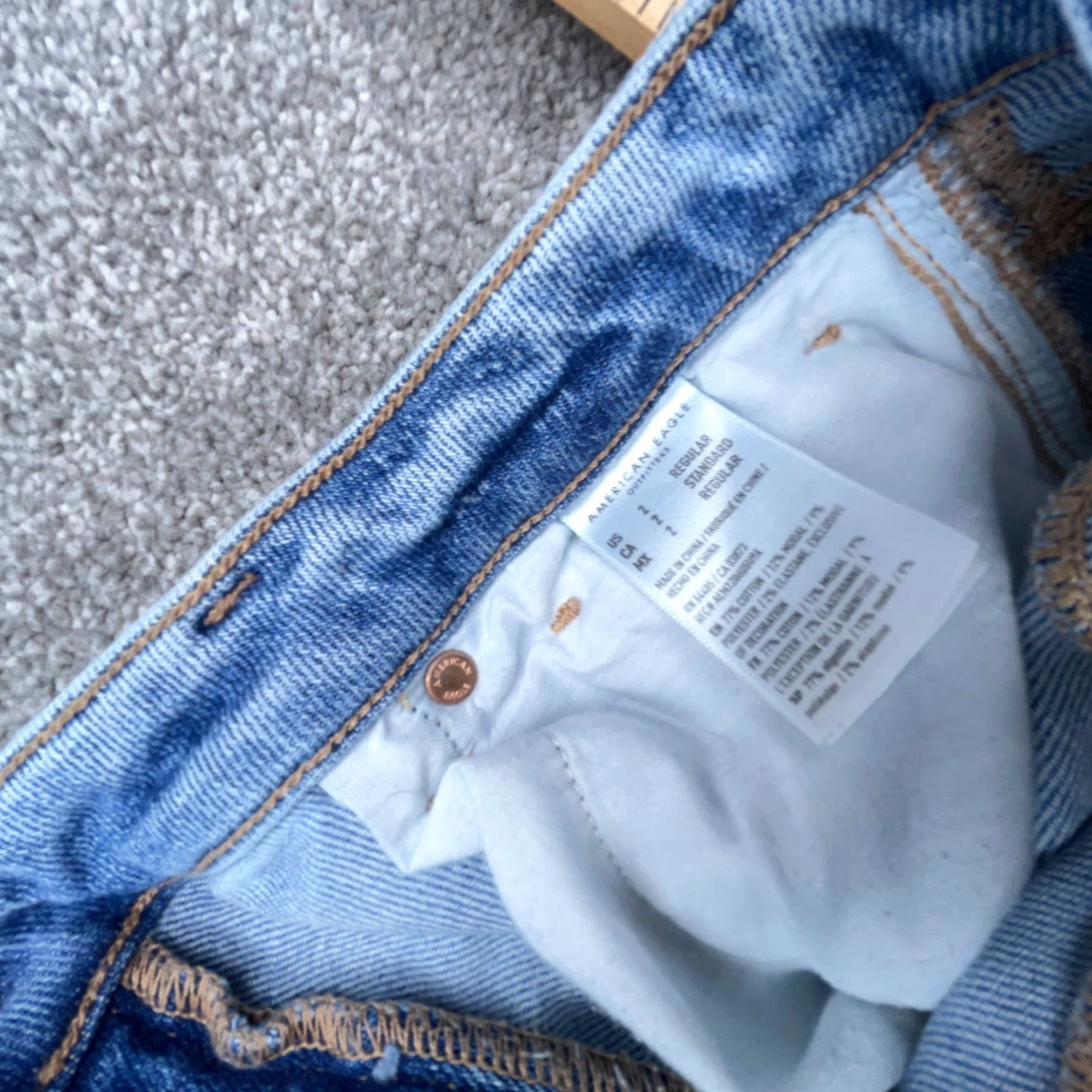 American Eagle Outfitters American Eagle Outfitters Jeans Women Mom Jean High Rise Waist Med Wash Distressed Blue 27 Inseam 2 Size 26" / US 2 / IT 38 - 3 Thumbnail