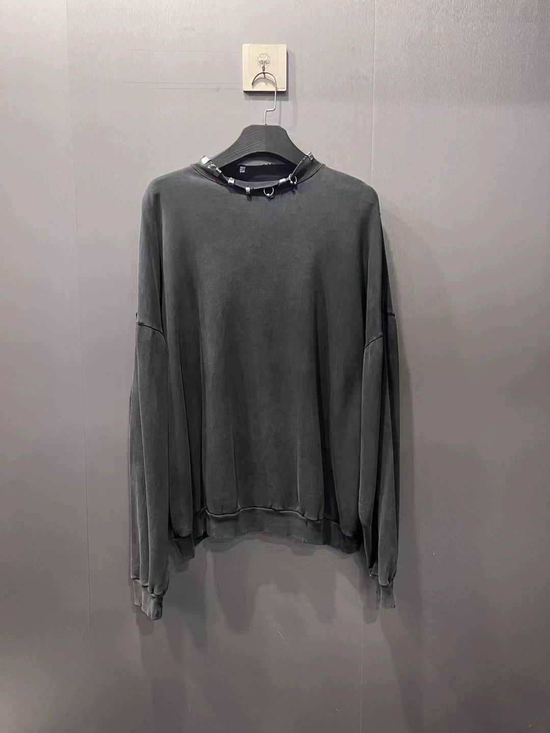 Balenciaga Balenciaga new iron ring logo washed hoodie Size US L / EU 52-54 / 3 - 1 Thumbnail