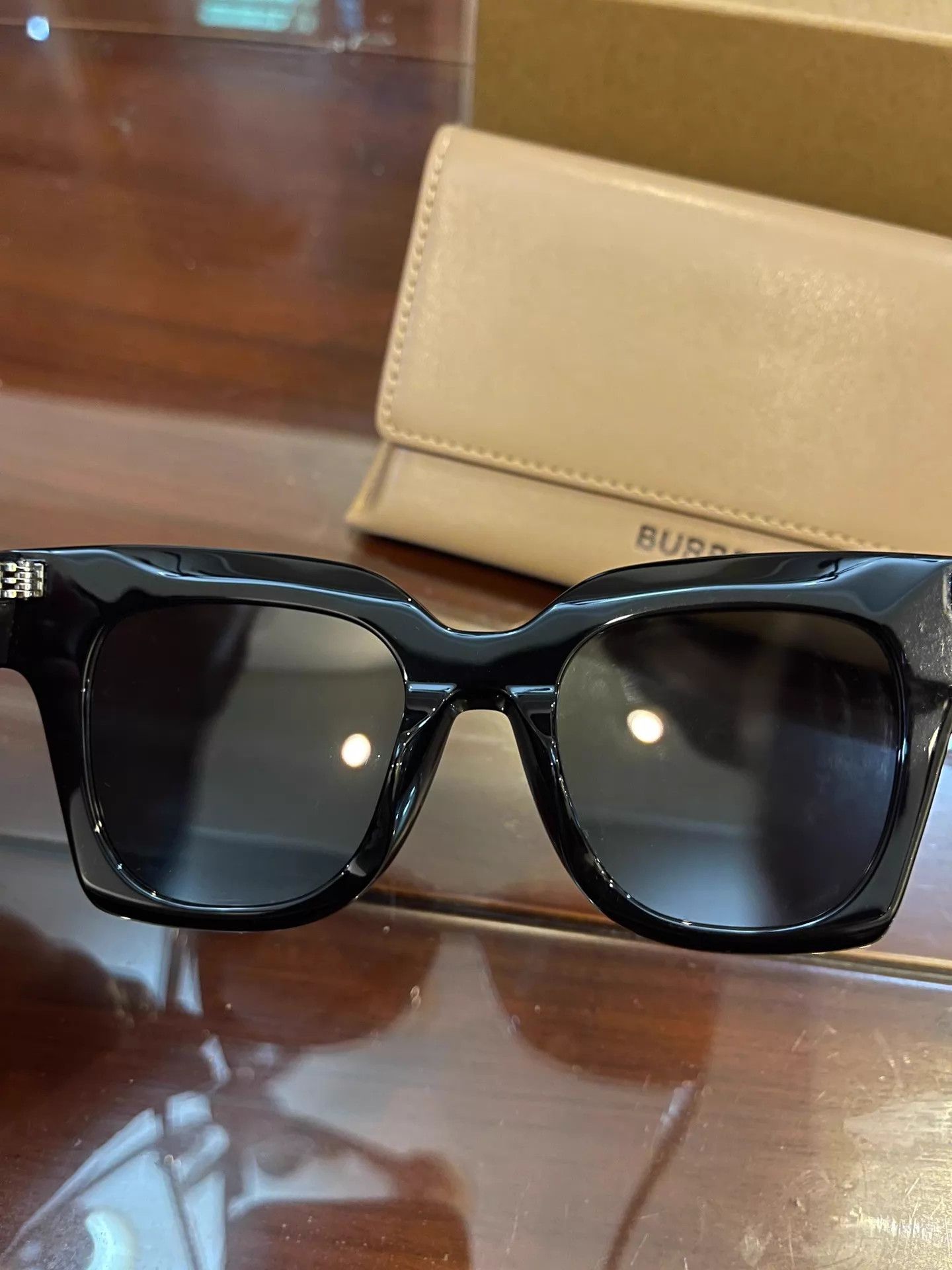 Burberry Burberry Oversized Limited Pattern Sunglasses New with Case Size ONE SIZE - 2 Thumbnail