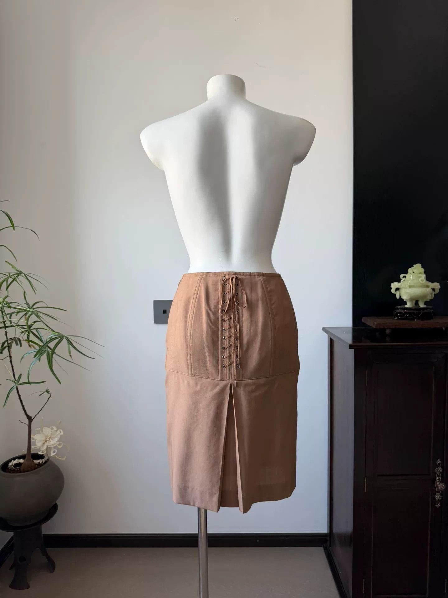 Jean Paul Gaultier Jean Paul Gaultier Cinnamon Pink Pencil Skirt Size 36" / US 14 / IT 50 - 1 Thumbnail