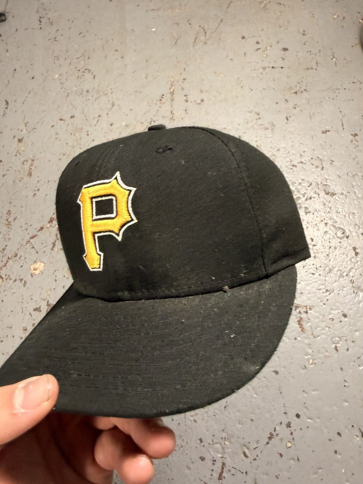 New Era Black Pirates Fitted Hat Size 7 Size ONE SIZE - 3 Thumbnail