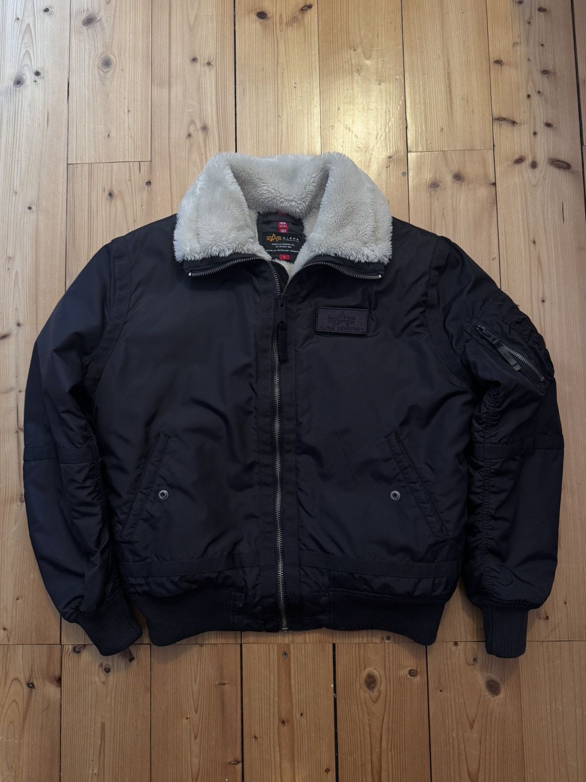 Alpha Industries Vintage alpha industries bomber with white fur Size US L / EU 52-54 / 3 - 1 Thumbnail