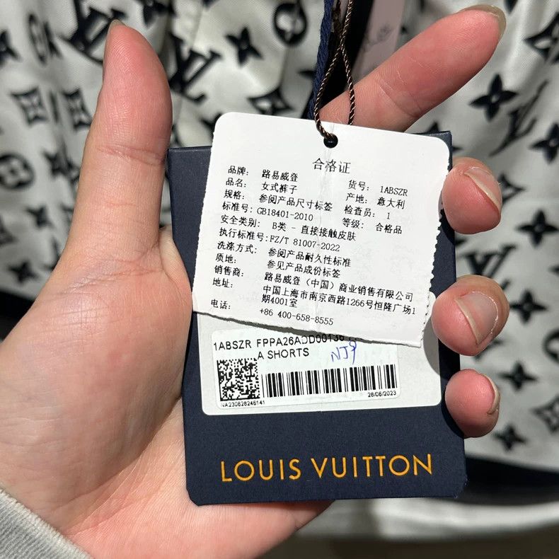 Louis Vuitton Louis Vuitton Black and white mulberry silk presbyopic pri Size US 36 / EU 52 - 4 Thumbnail