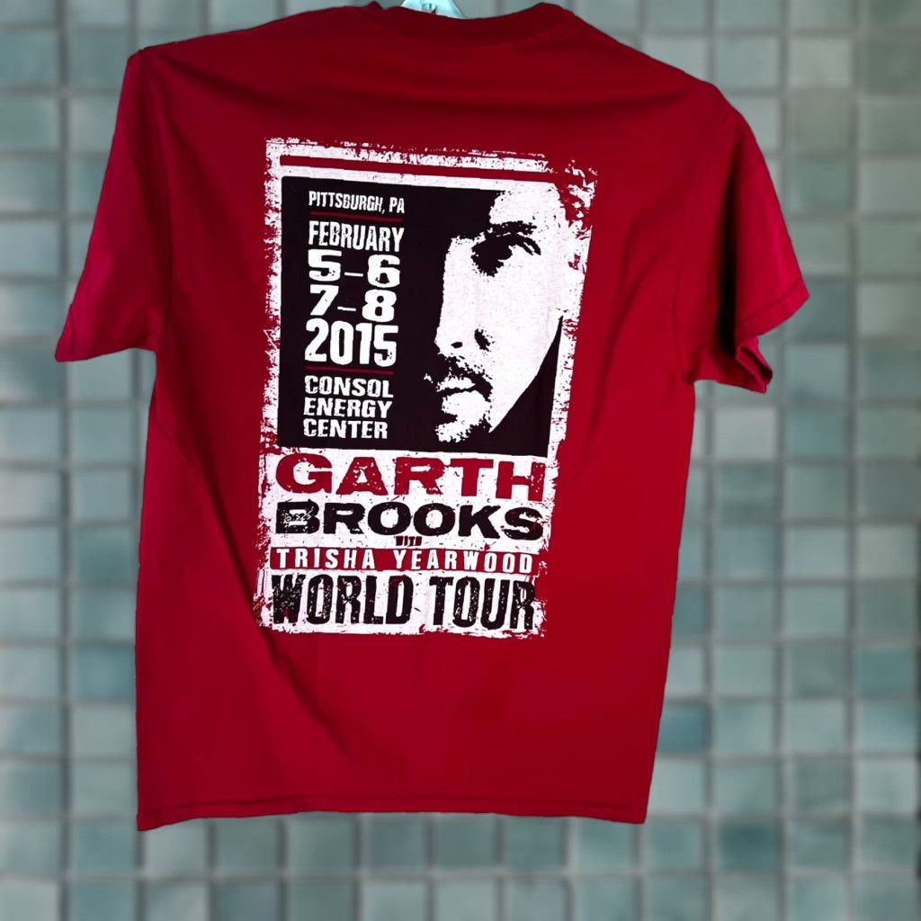 Gildan Garth Brooks World Tour 2015 Pittsburg PA Men's Graphic Print Red T-Shirt M Gildan Vintage Graphic Print Shirt Men Red Size US M / EU 48-50 / 2 - 1 Thumbnail