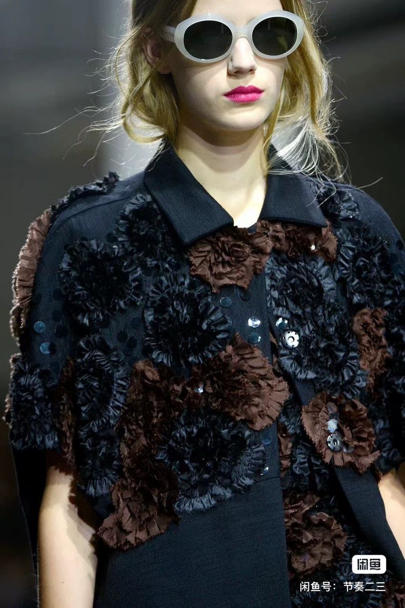 Dries Van Noten dries van noten size:38 Three-dimensional sequined top Size XXS / US 00 / IT 34 - 9 Thumbnail