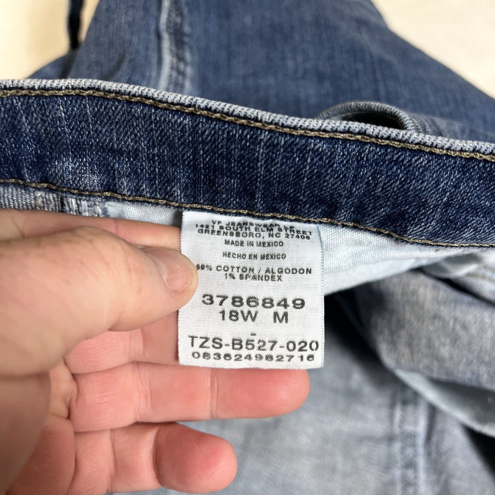 Lee VINTAGE Lee Women's Denim Shorts 18W 38W Carpenter Blue Denim 5-Pocket Regular Rise Mid Front Flat Button Zipper Jeans Short Size 40" / US 18 - 8 Thumbnail
