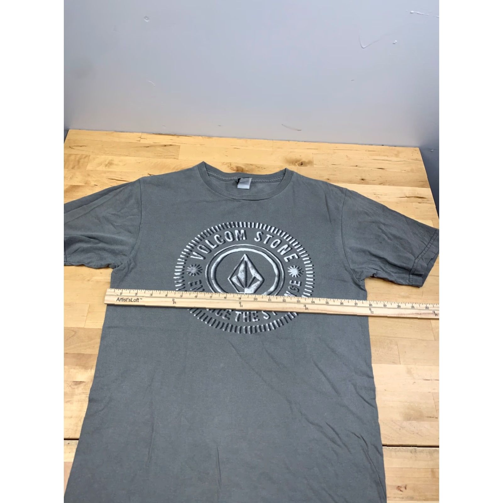 Volcom VINTAGE Volcom T-Shirt Mens S Gray Beach Y2K Stone Surf 11576 Size US S / EU 44-46 / 1 - 5 Thumbnail
