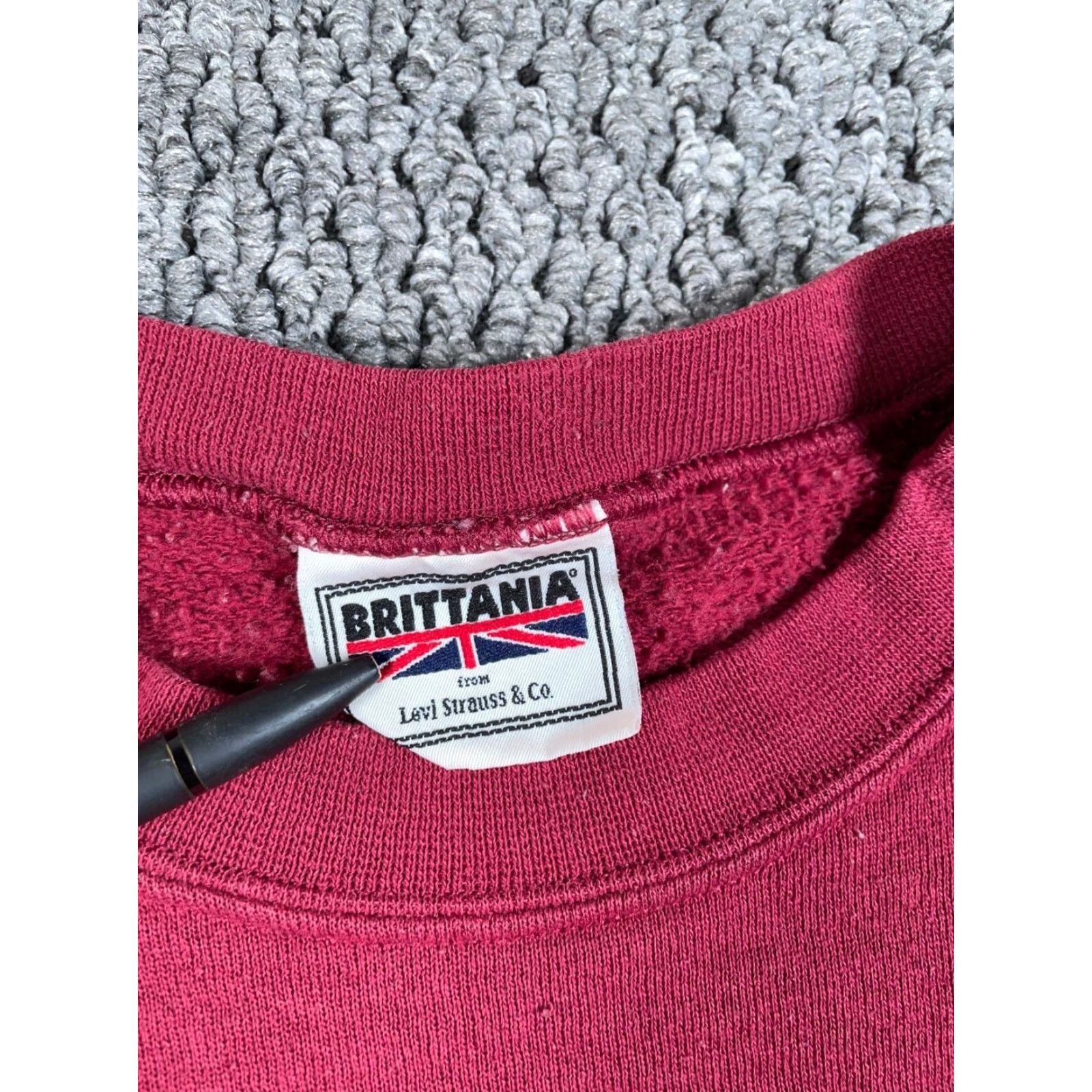 Levi's VTG Levi's Brittania Sweatshirt Crew Neck Adult XL Red Solid Cotton Blend Polyester Fleece Logo 90s Hipster Retro Men’s Sweatshirt Size US XL / EU 56 / 4 - 3 Thumbnail