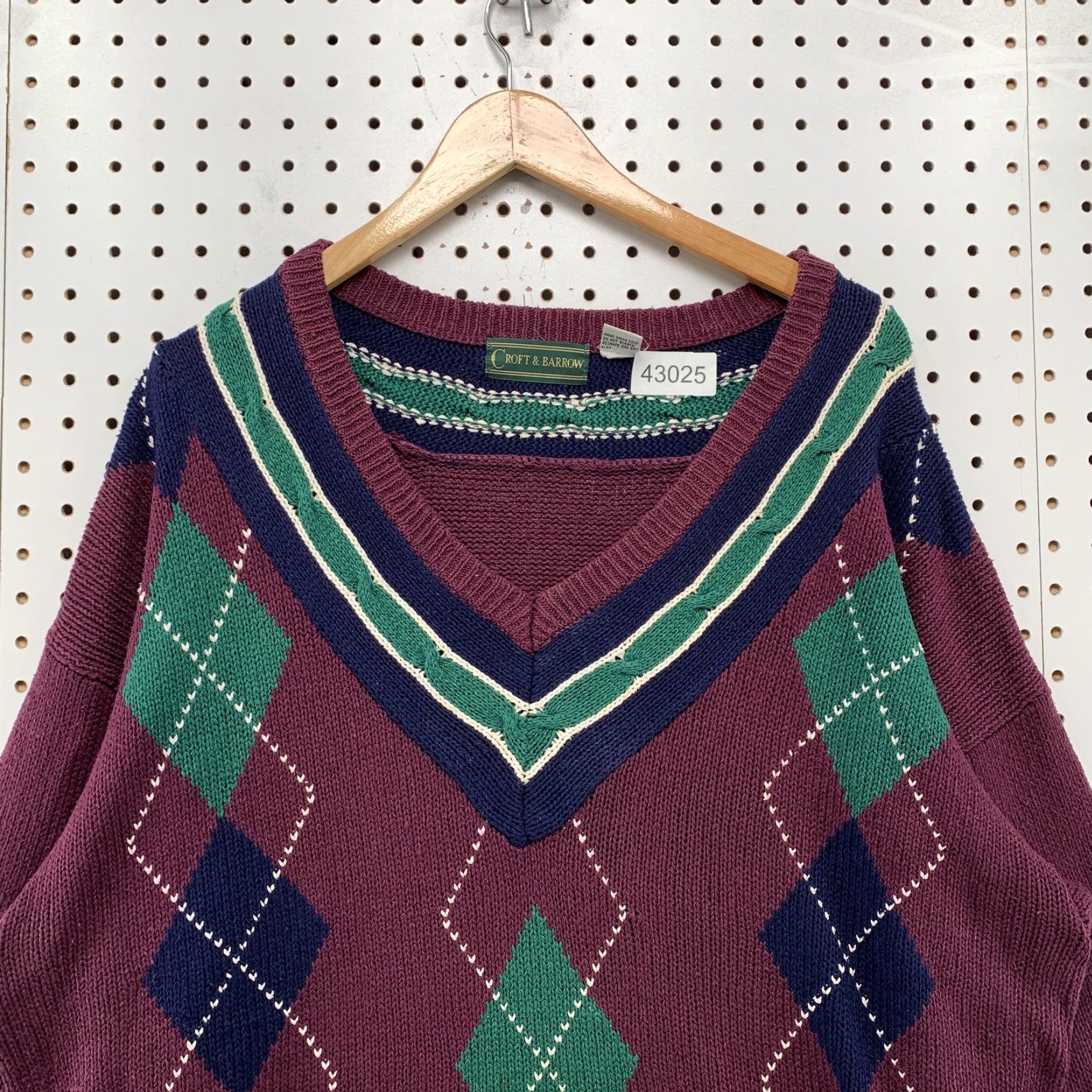 Croft & Barrow VINTAGE Croft & Barrow Argyle Knit Sweater XL Men 100% Silk Red Maroon Green V-Neck Pullover Knit Shirt/ Sweater Mens XL Red Argyle 90s Size US XL / EU 56 / 4 - 2 Thumbnail