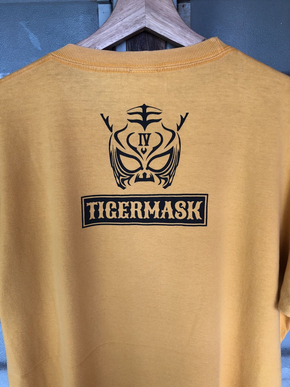 Japanese Brand Vintage Tiger Mask IV New Japan Pro-Wrestling Shirt Tee Size US L / EU 52-54 / 3 - 6 Thumbnail
