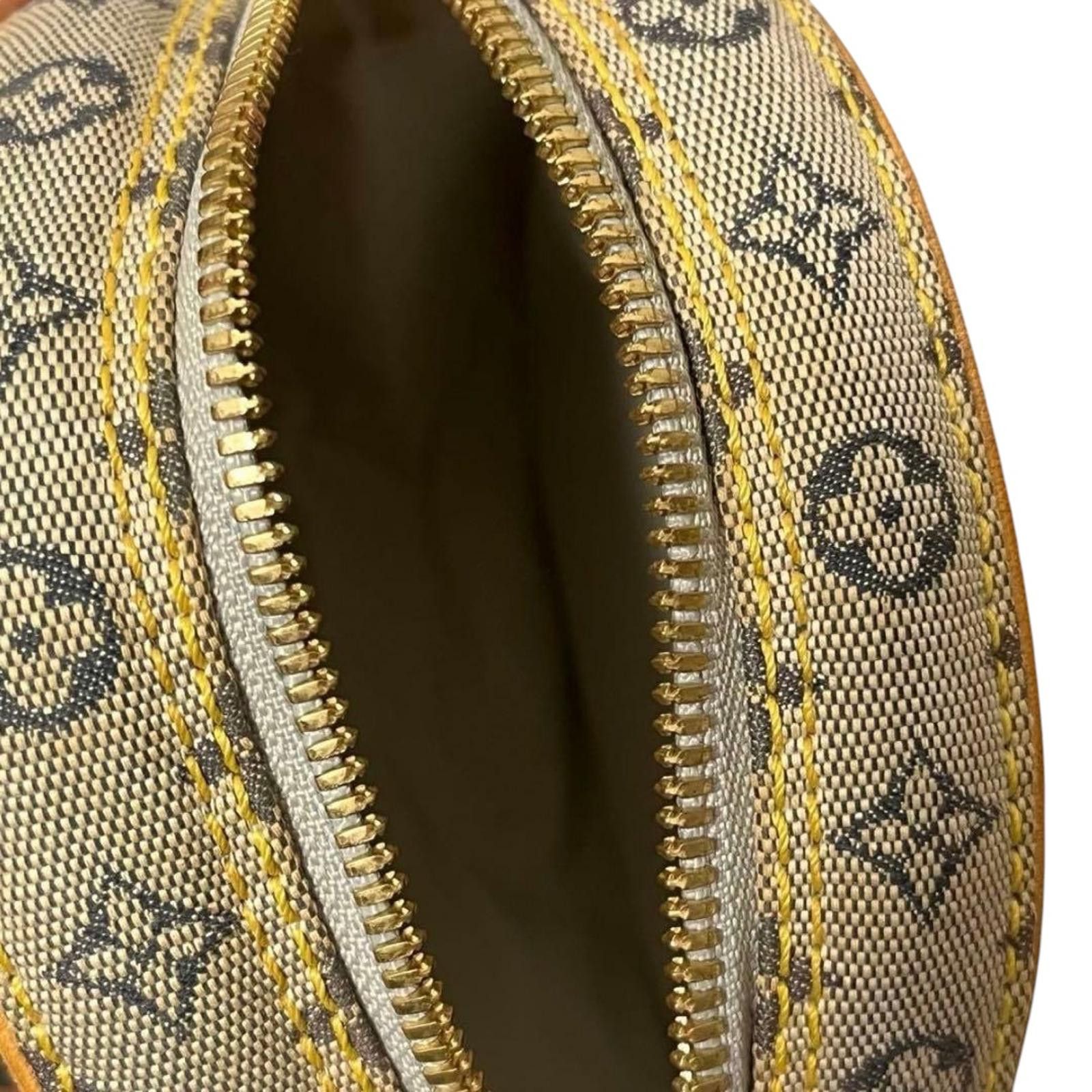Louis Vuitton Louis Vuitton - Monogram Canvas Round Crossbody Bag Size ONE SIZE - 6 Thumbnail