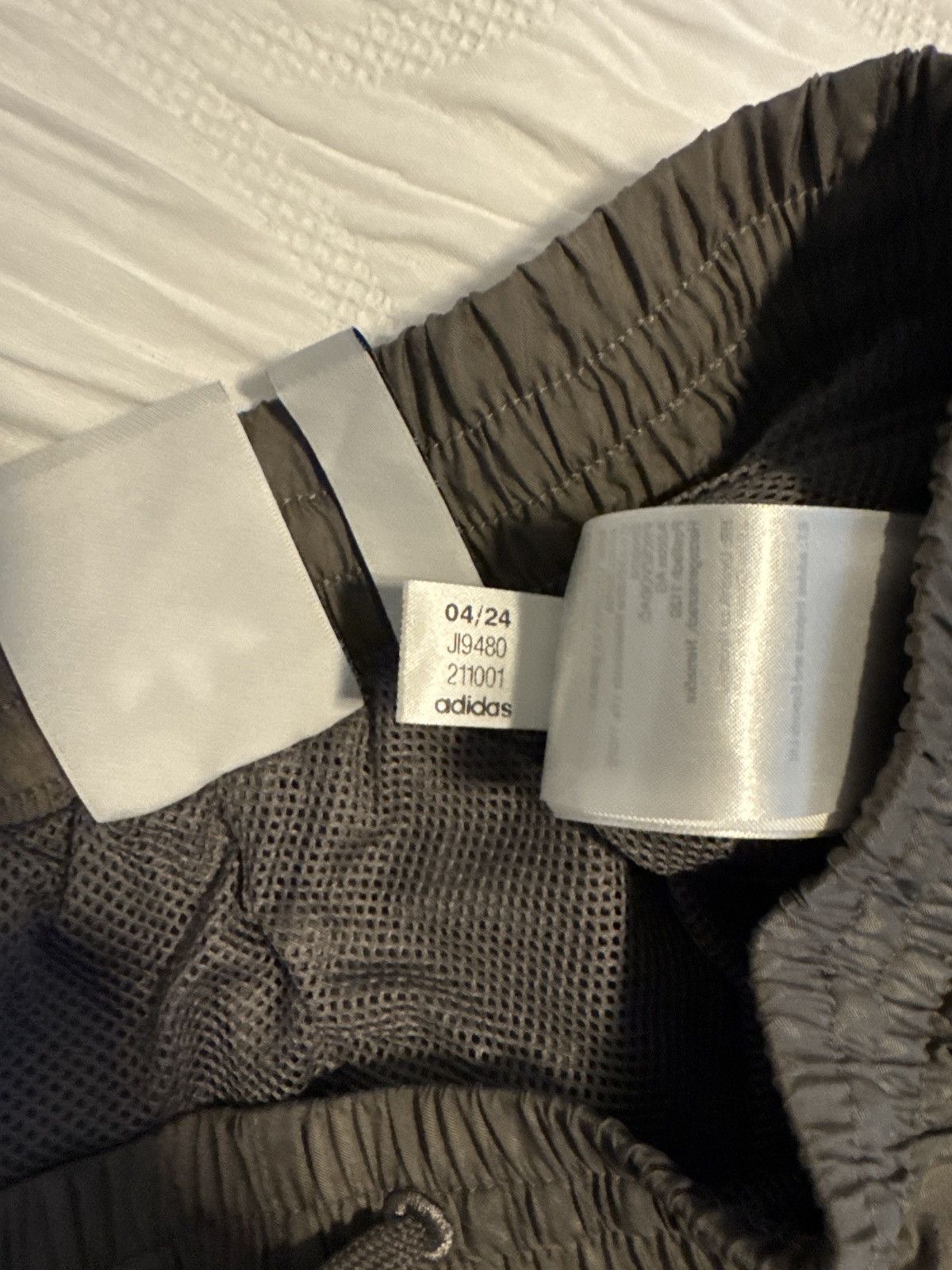 Adidas adidas Orginals Real Madrid Travel Pants Size US 30 / EU 46 - 8 Thumbnail