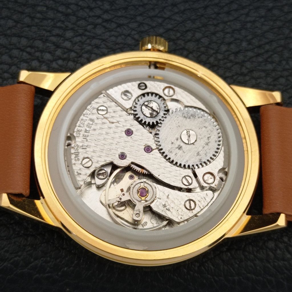 Other VINTAGE MONTINE HAND-WINDING SWISS MENS WHITE WATCH a444155 Size 38 - 9 Thumbnail