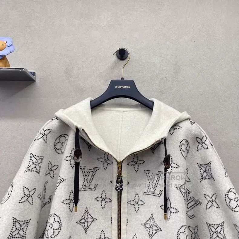 Louis Vuitton Louis Vuitton Hooded reversible Cape Size ONE SIZE - 6 Thumbnail