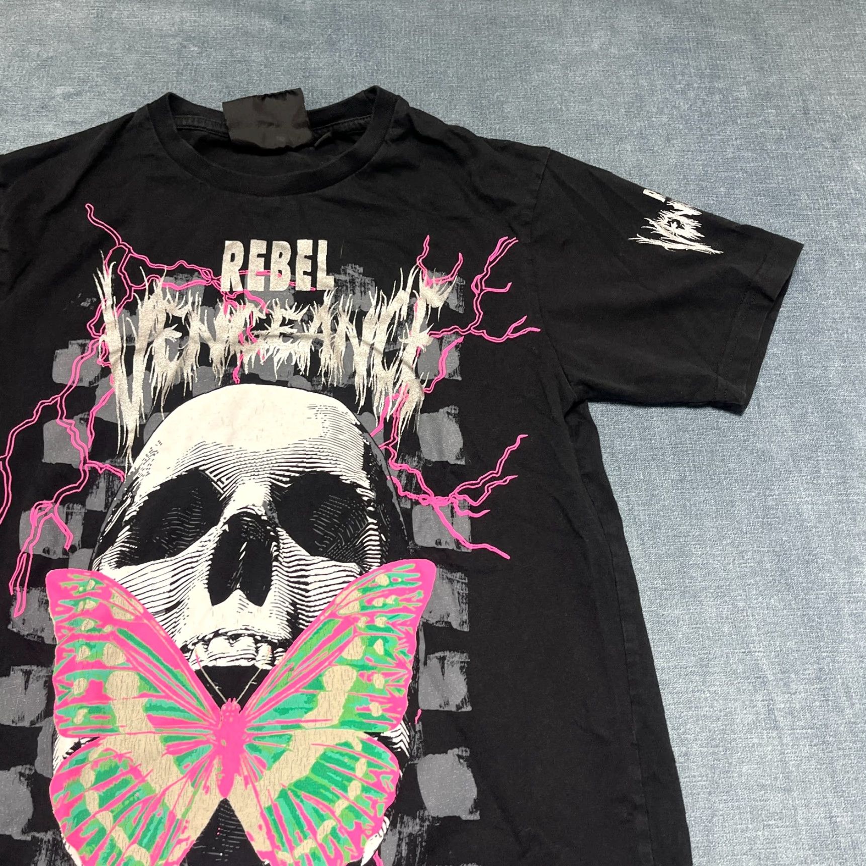 Vintage VINTAGE Rebel Vengeance T-Shirt Mens Small Faded Black Graphic Skull Butterfly Rock Band Size US S / EU 44-46 / 1 - 5 Thumbnail
